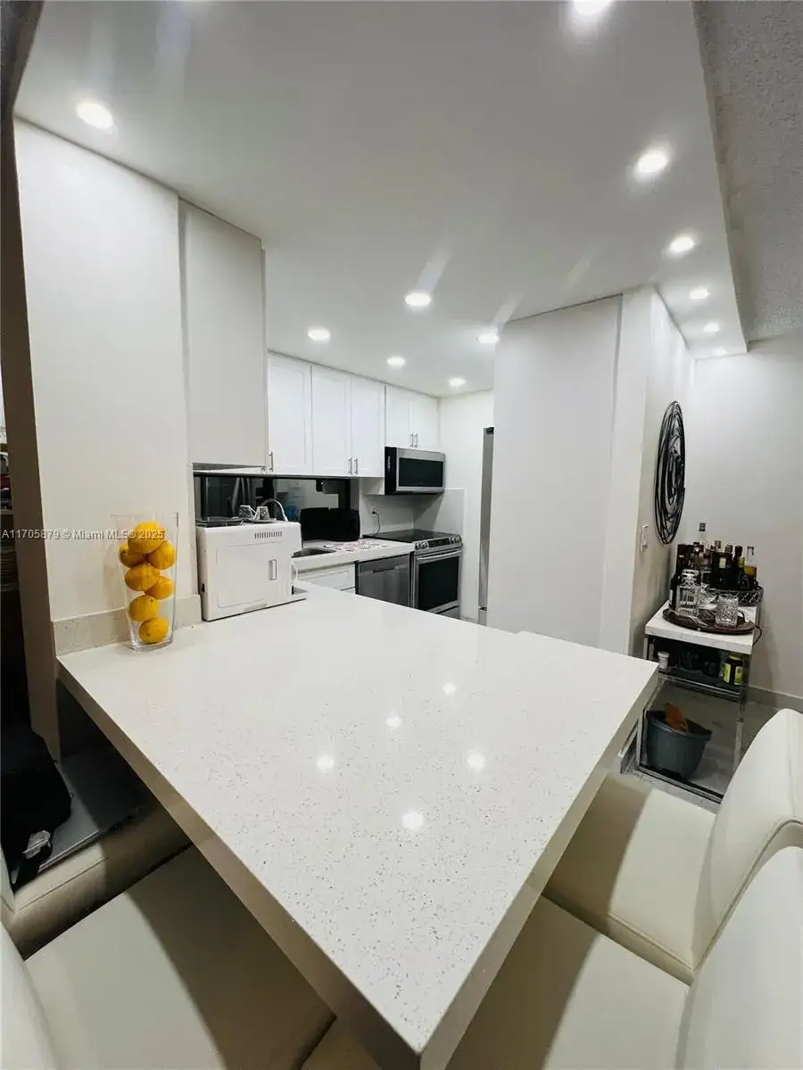 1 bedroom 1 bath Residential Lease for rent at 16909 N Bay Rd # 112, Sunny Isles Beach FL 33160