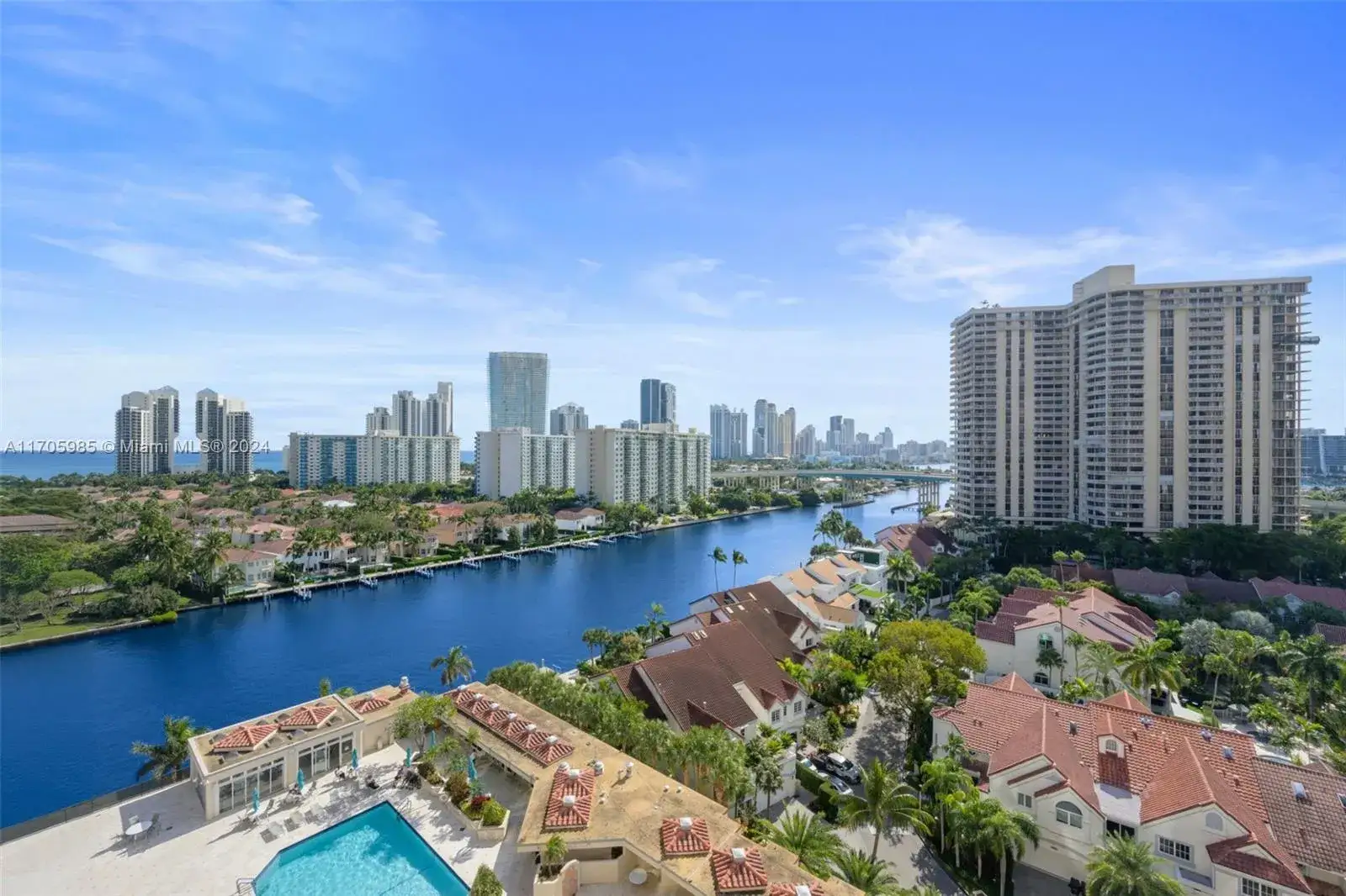 1 bedroom 1 bath Residential for sale at 19667 Turnberry Way # 14C, Aventura FL 33180