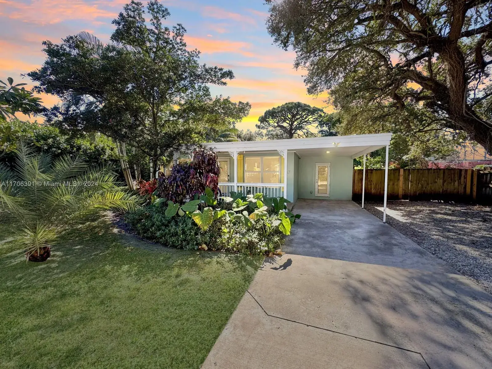 2 bedroom 1 bath Residential for sale at 1820 SW 11th Ct, Fort Lauderdale FL 33312