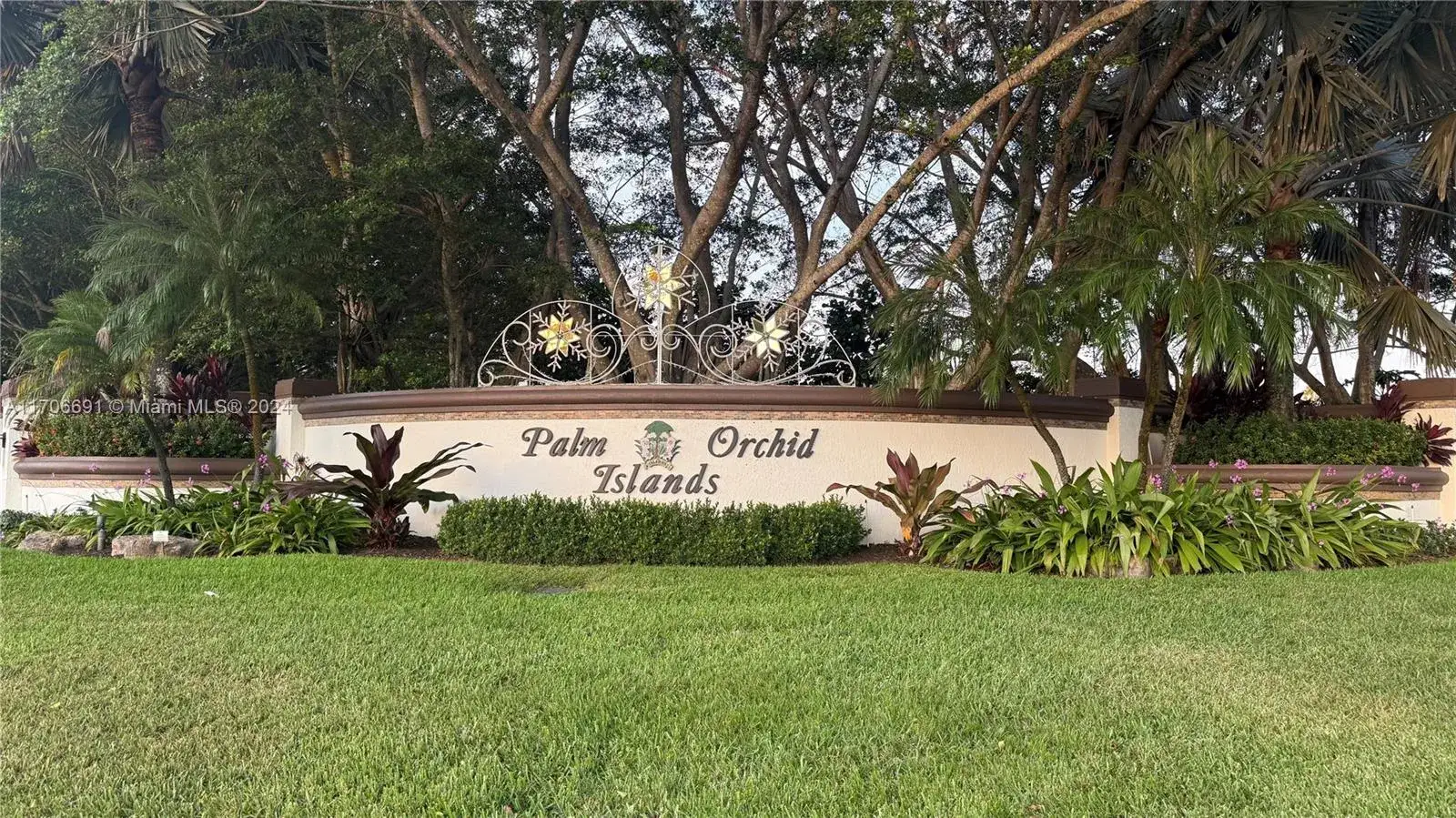 5 bedroom 3 bath Residential for sale at 836 Waterview Dr, Weston FL 33326