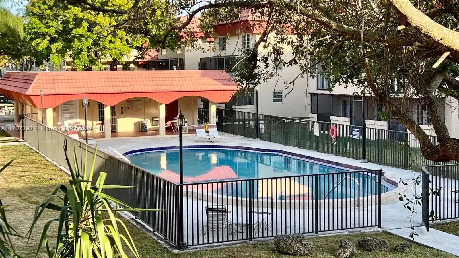 2 bedroom 2 bath Residential for sale at 10907 N Kendall Dr # 430, Miami FL 33176