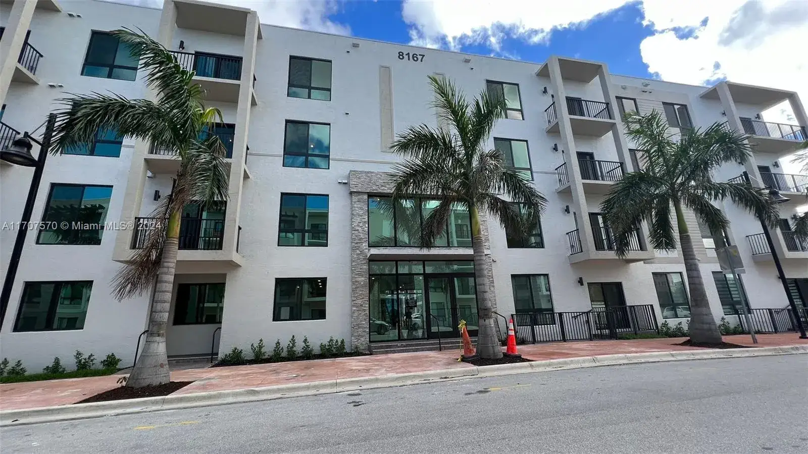 3 bedroom 2 bath Residential for sale at 8167 NW 41st St # 307, Doral FL 33166