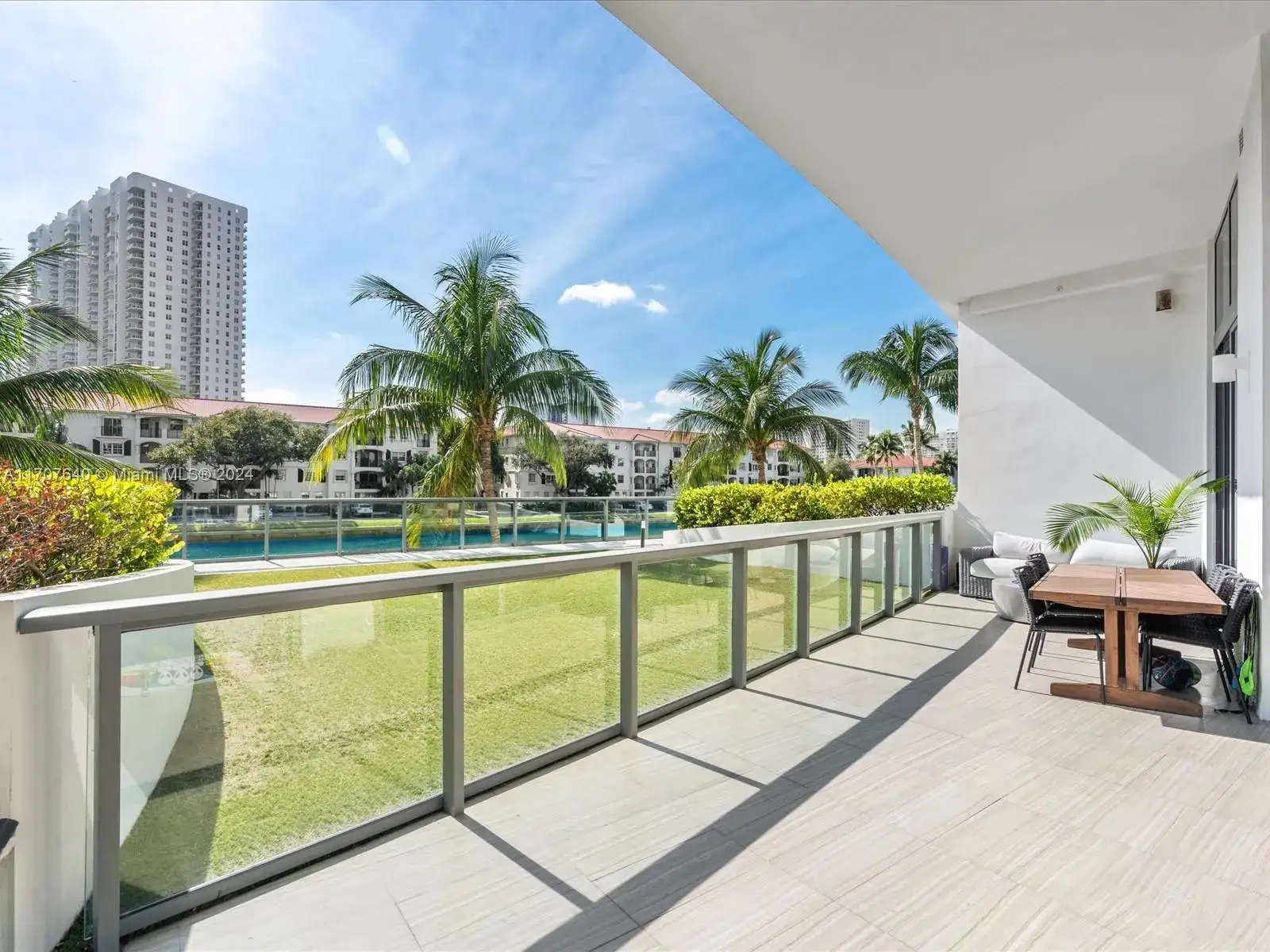 2 bedroom 2 bath Residential for sale at 3250 NE 188th St # 102, Aventura FL 33180