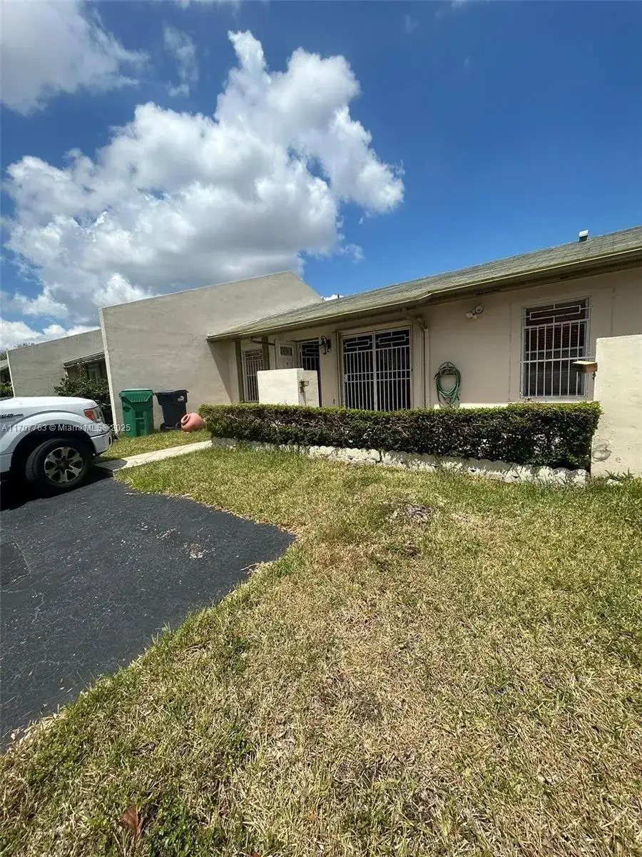 2 bedroom 1 bath Residential for sale at 12133 SW 110th St Cir S, Miami FL 33186