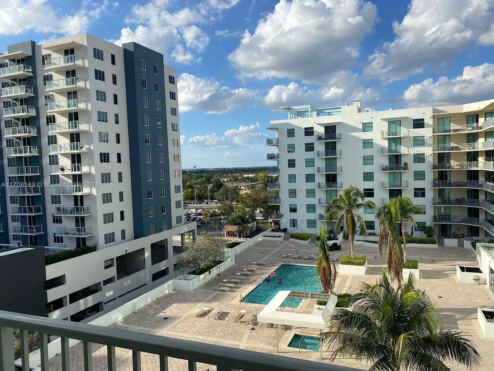 2 bedroom 2 bath Residential for sale at 140 S Dixie Hwy, Hollywood FL 33020