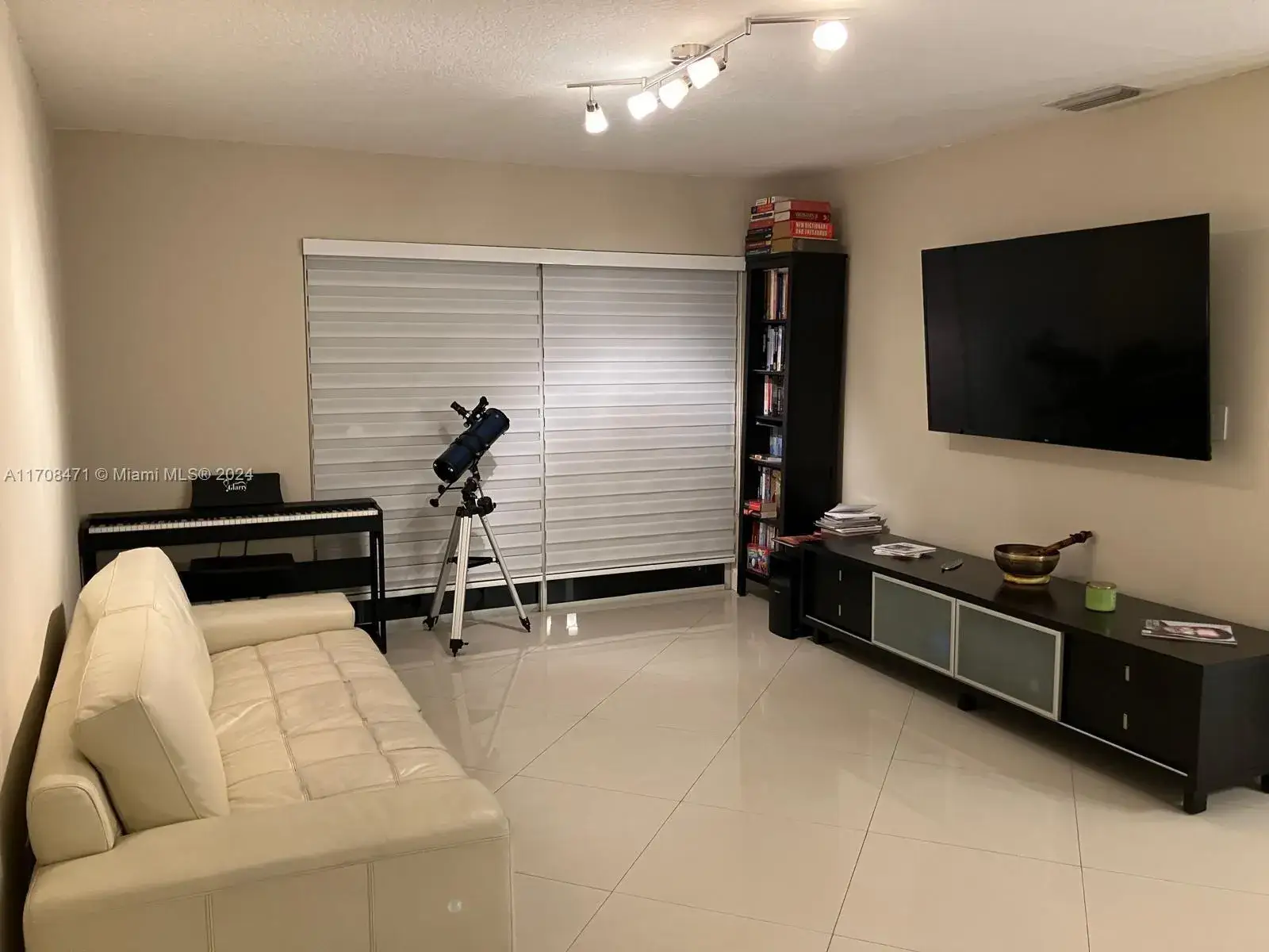 2 bedroom 2 bath Residential Lease for rent at 11250 SW 13th St # 202, Pembroke Pines FL 33025