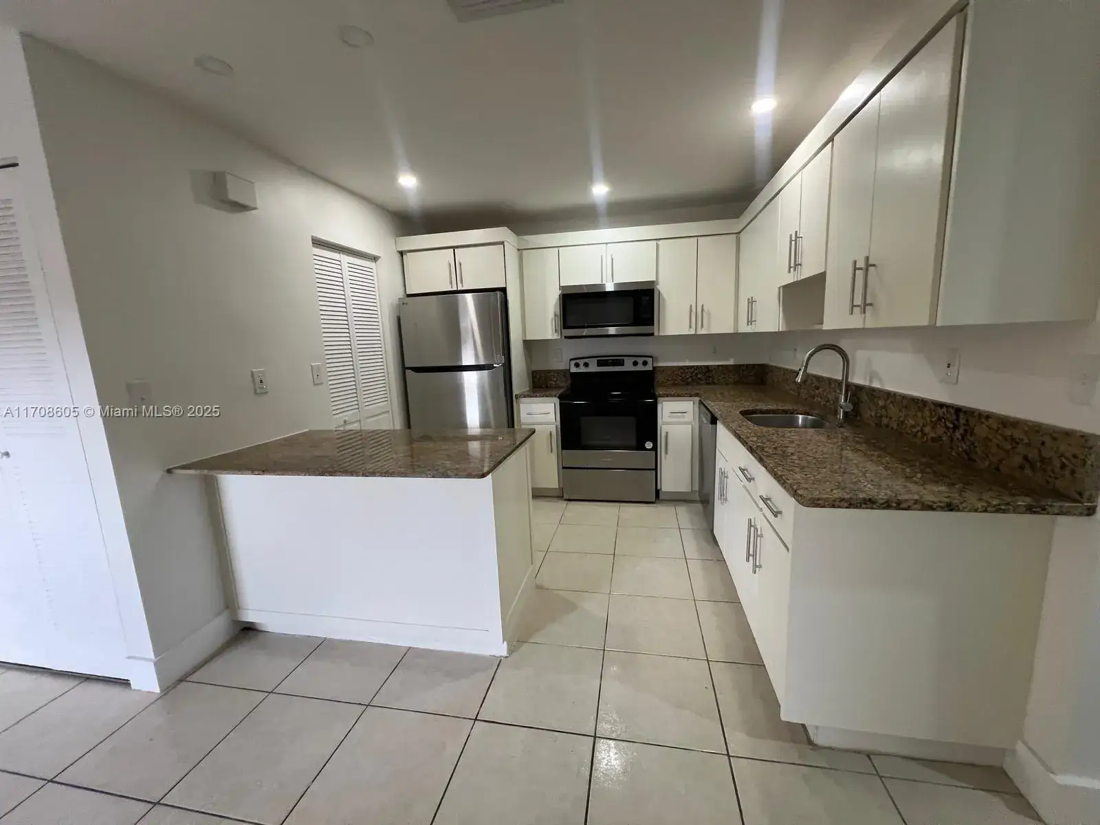 3 bedroom 2 bath Residential Lease for rent at 8052 NW 41st Ct # 0, Sunrise FL 33351