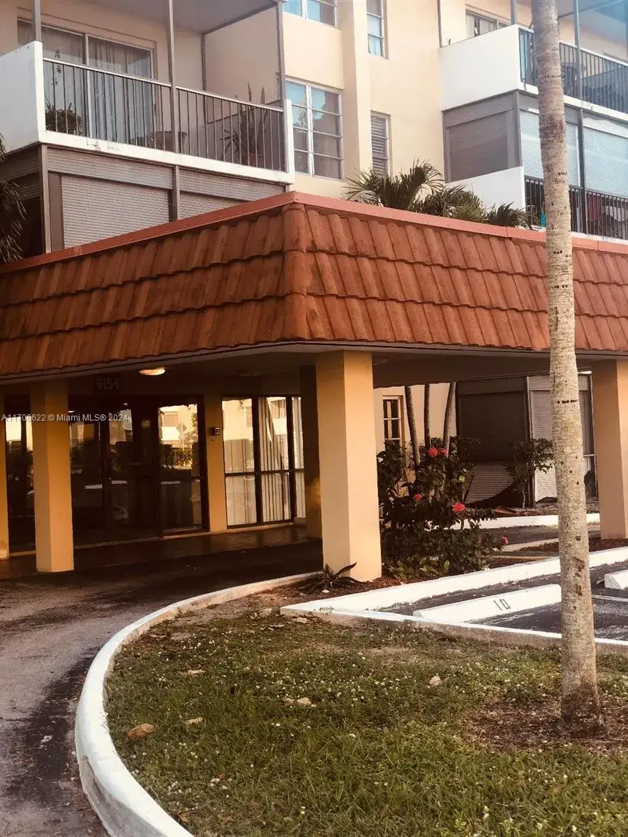 2 bedroom 2 bath Residential for sale at 4154 Inverrary Dr # 411, Lauderhill FL 33319