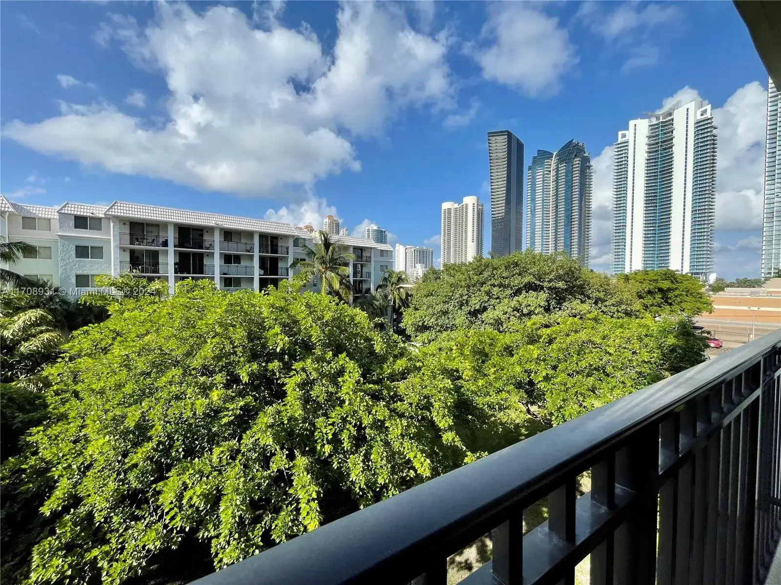 1 bedroom 1 bath Residential for sale at 17021 N Bay Rd # 410, Sunny Isles Beach FL 33160