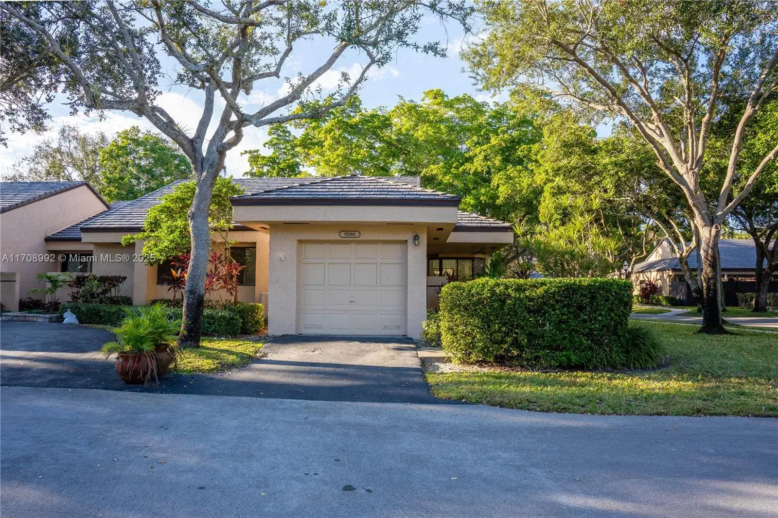 3 bedroom 2 bath Residential for sale at 9286 N Chelsea Dr N # 9286, Plantation FL 33324