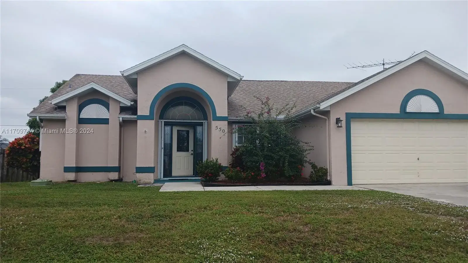 3 bedroom 2 bath Residential for sale at 550 SE Sunnybrook Ter, Port St. Lucie FL 34983