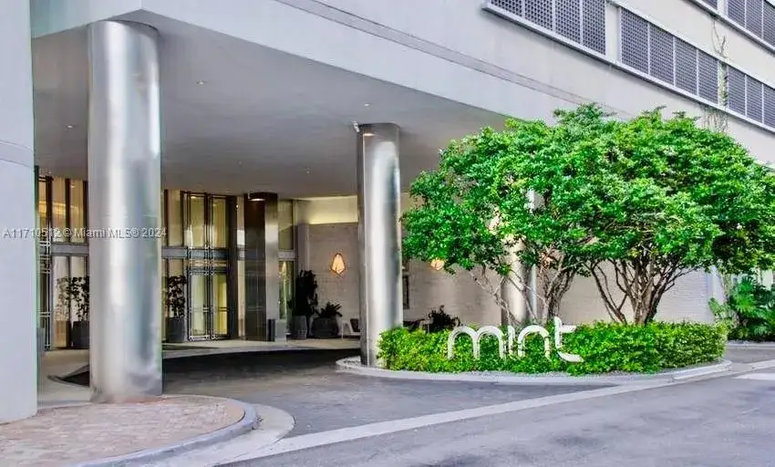 1 bedroom 1 bath Residential for sale at 92 SW 3rd St # 4707, Miami FL 33130