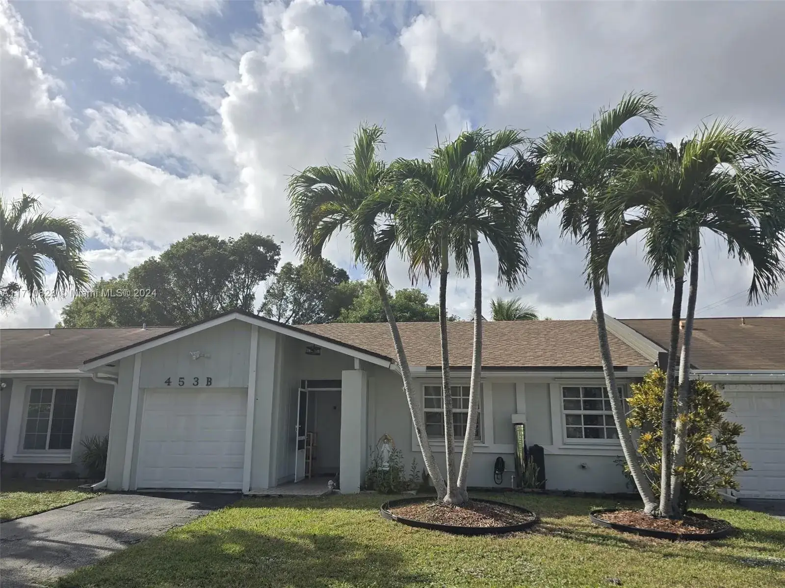 3 bedroom 2 bath Residential for sale at 453 Lakewood Cir # B, Margate FL 33063