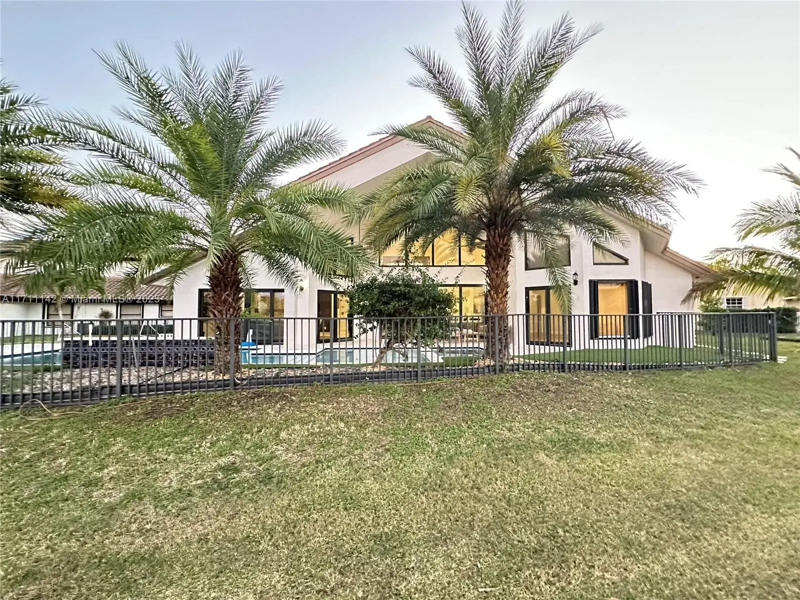 3 bedroom 2 bath Residential for sale at 7720 NW 86th Way, Tamarac FL 33321
