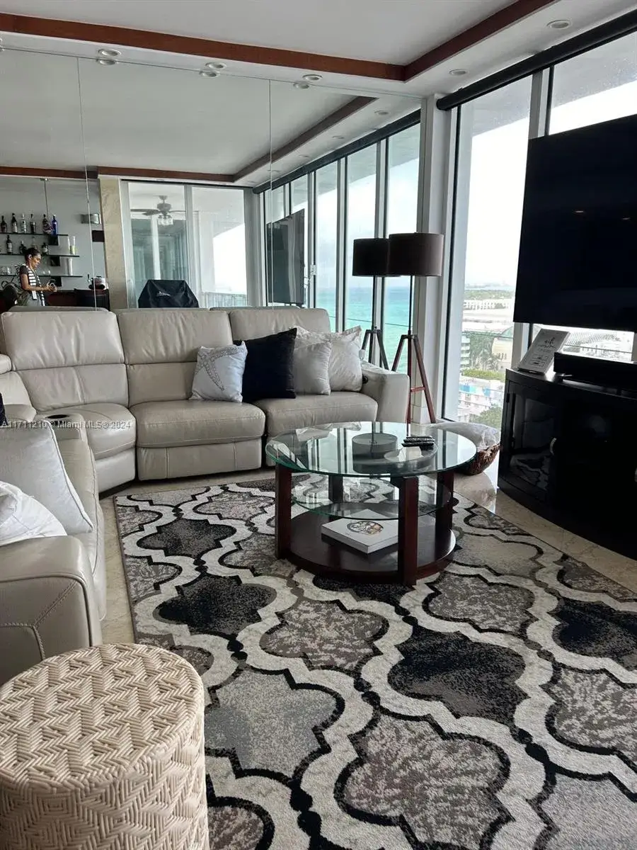 2 bedroom 2 bath Residential Lease for rent at 100 Lincoln Rd, Miami Beach FL 33139