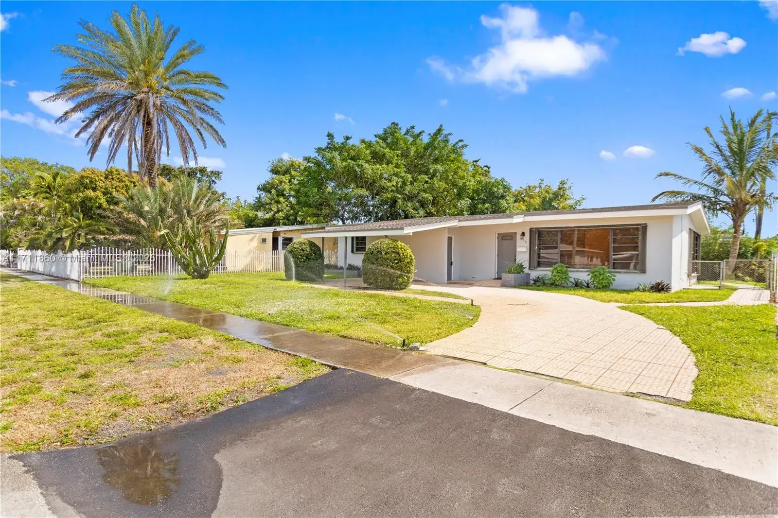 3 bedroom 2 bath Residential for sale at 570 NE 173rd St, North Miami Beach FL 33162