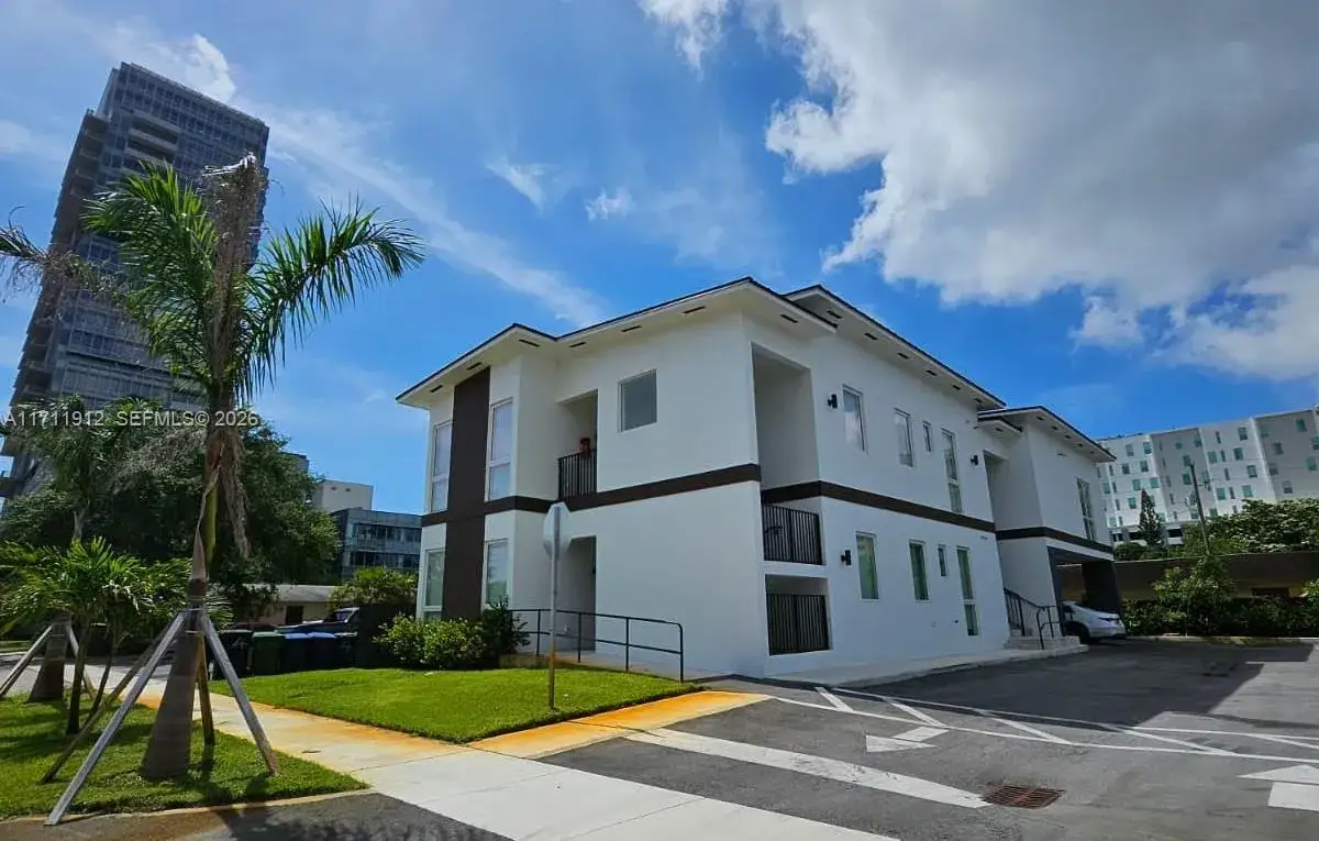 Residential Income for sale at 210 SE 10th St, Hallandale Beach FL 33009