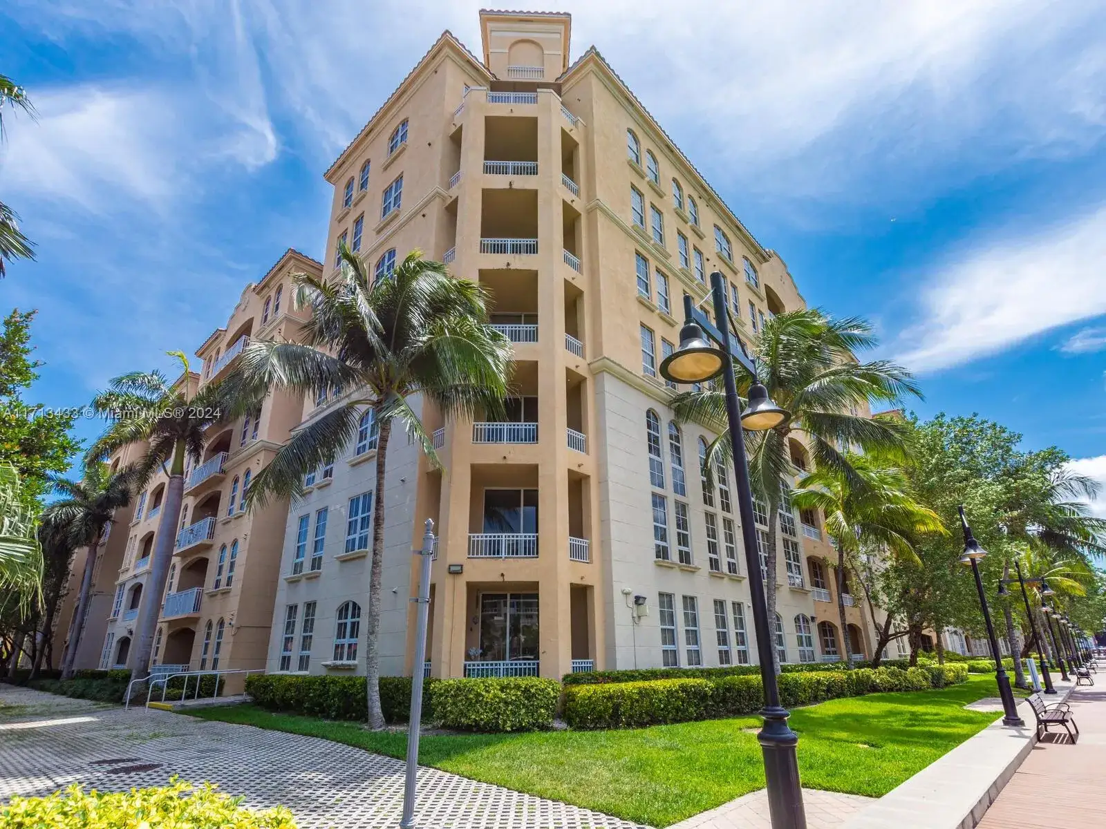 3 bedroom 2 bath Residential Lease for rent at 3001 NE 185th St # 517, Aventura FL 33180