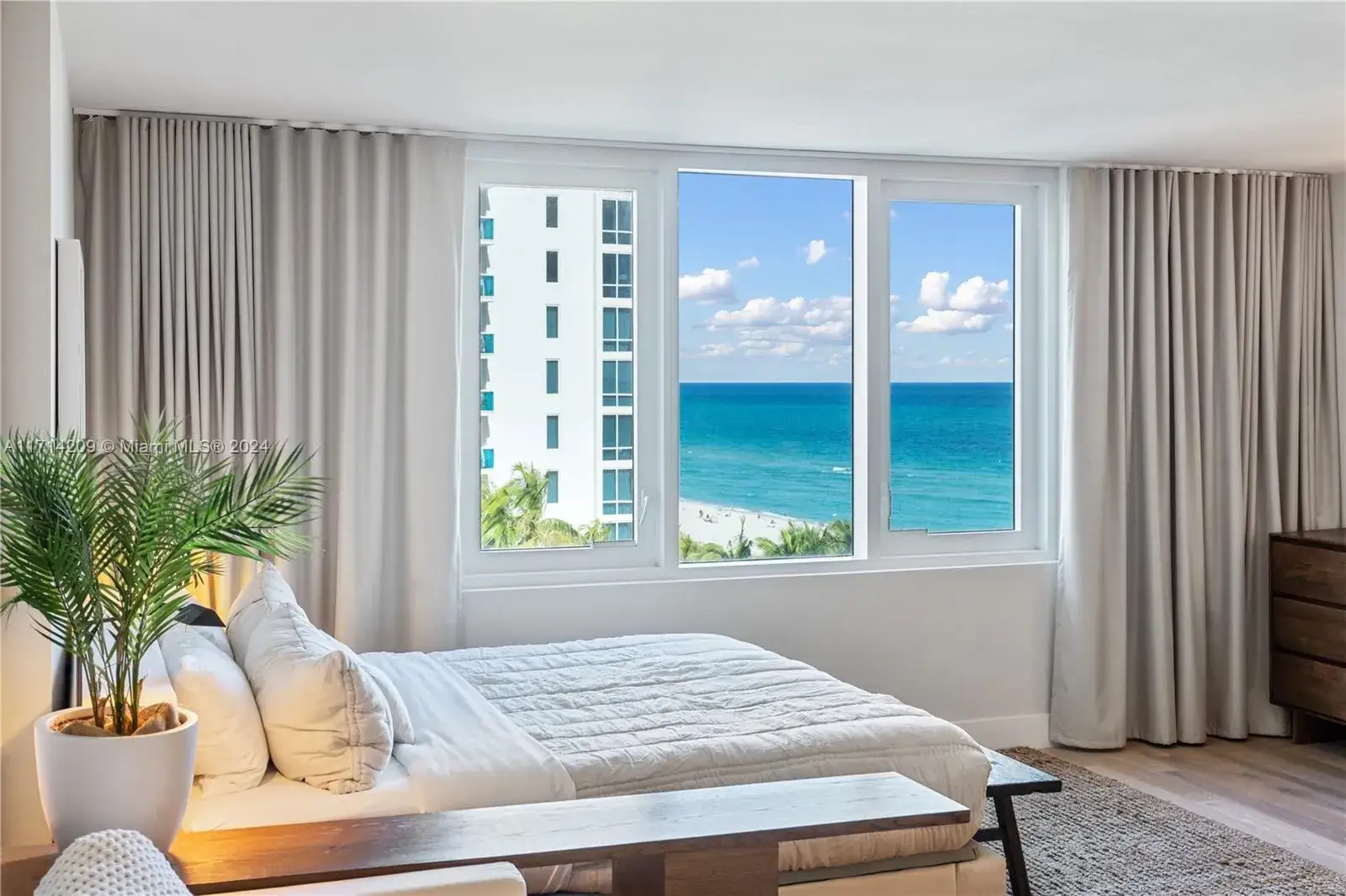 1 bath Residential Lease for rent at 2301 Collins Ave # 914, Miami Beach FL 33139
