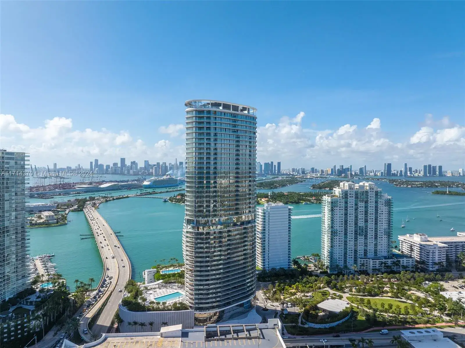 1 bedroom 1 bath Residential for sale at 500 Alton Rd # 908, Miami Beach FL 33139