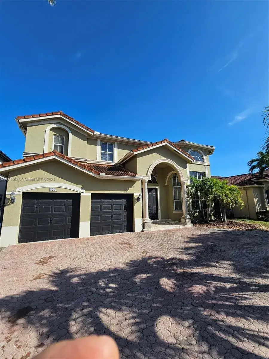 6 bedroom 4 bath Residential Lease for rent at 5721 SW 166th Ct, Miami FL 33193