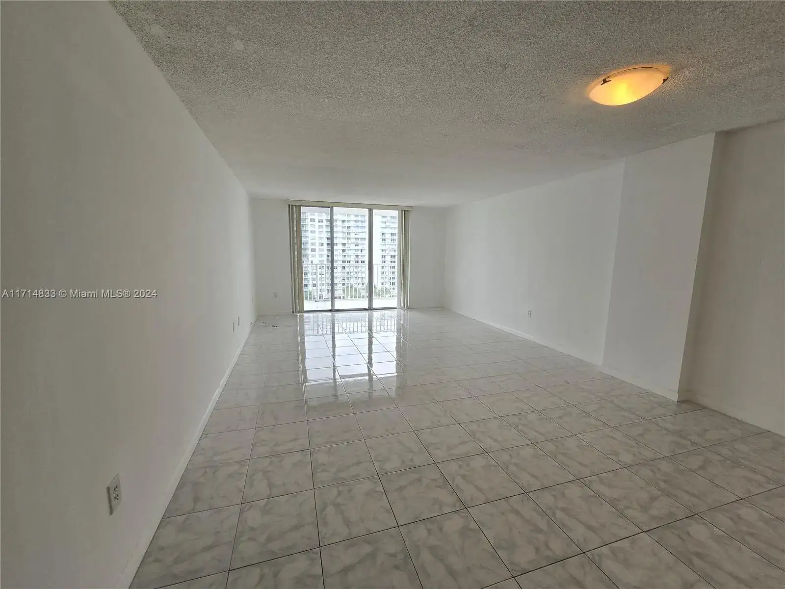 1 bedroom 2 bath Residential for sale at 2851 NE 183rd St # 1010E, Aventura FL 33160