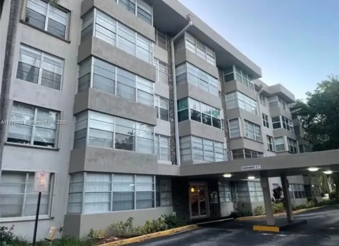 2 bedroom 2 bath Residential Lease for rent at 6700 Cypress Rd # 512, Plantation FL 33317
