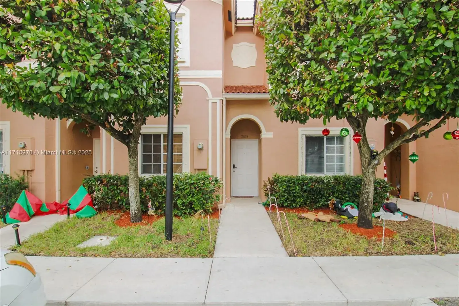 3 bedroom 3 bath Residential for sale at 7854 Catalina Cir, Tamarac FL 33321