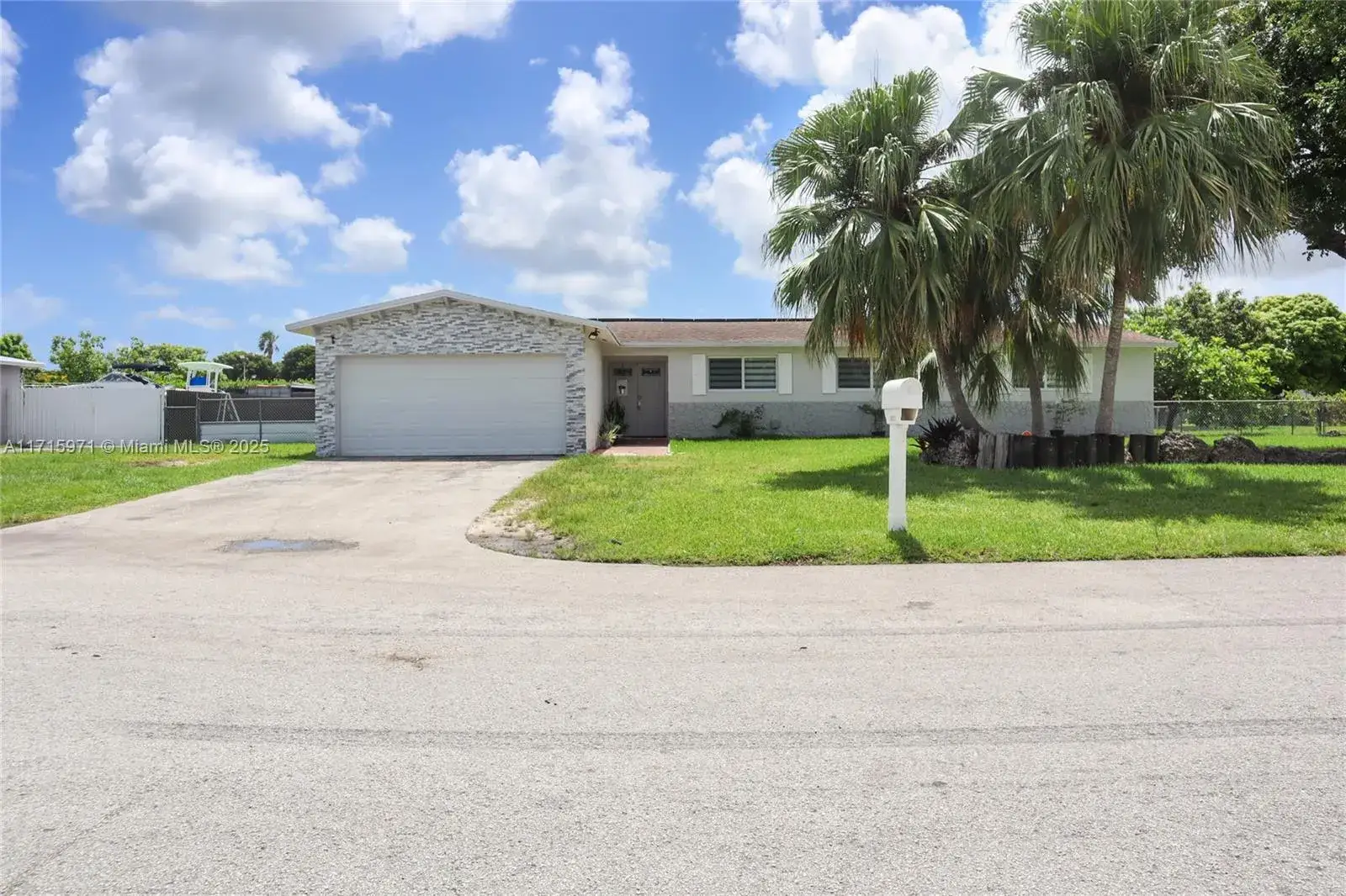 3 bedroom 2 bath Residential for sale at 29721 SW 169th Ave, Homestead FL 33030