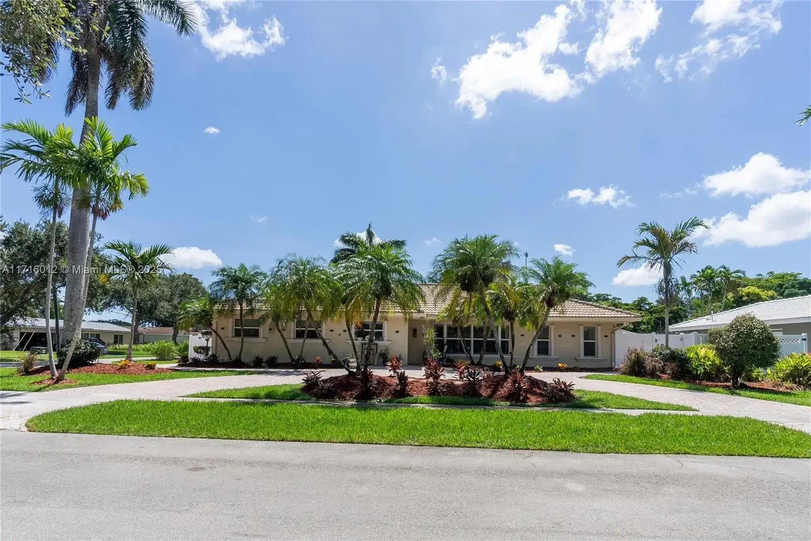 4 bedroom 2 bath Residential for sale at 880 NW 73rd Ave, Plantation FL 33317
