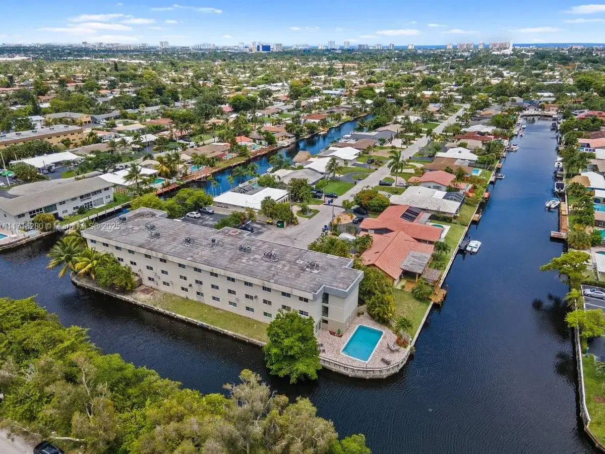3 bedroom 3 bath Residential Lease for rent at 1400 NE 54th St # 102, Fort Lauderdale FL 33334