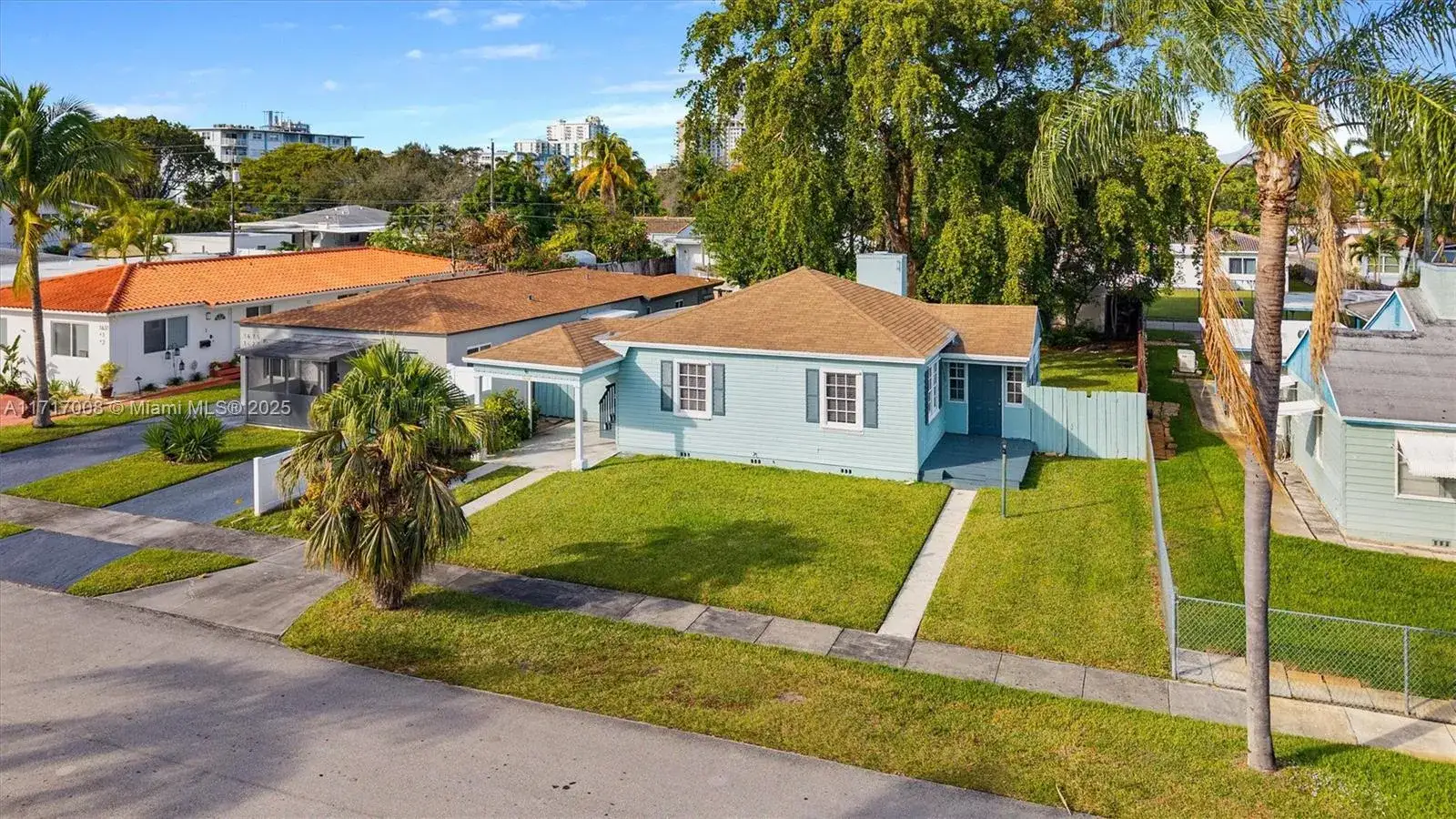 2 bedroom 2 bath Residential for sale at 1621 Dewey St, Hollywood FL 33020