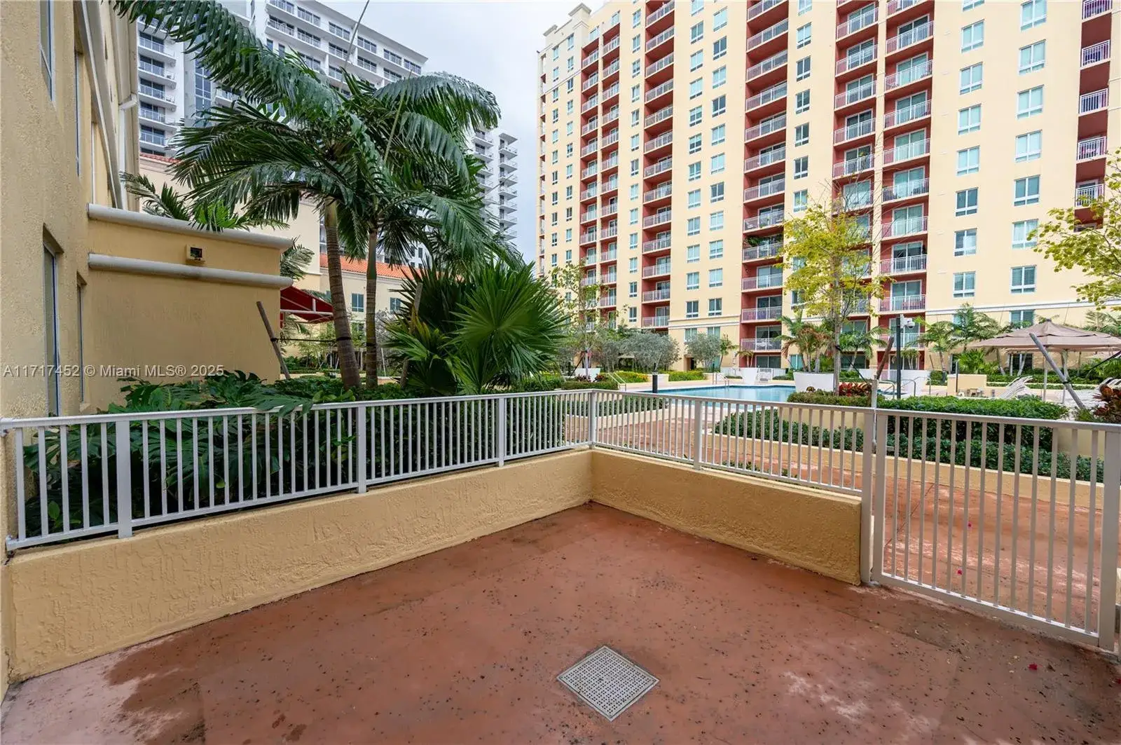 2 bedroom 2 bath Residential for sale at 7350 SW 89th St # 601S, Miami FL 33156
