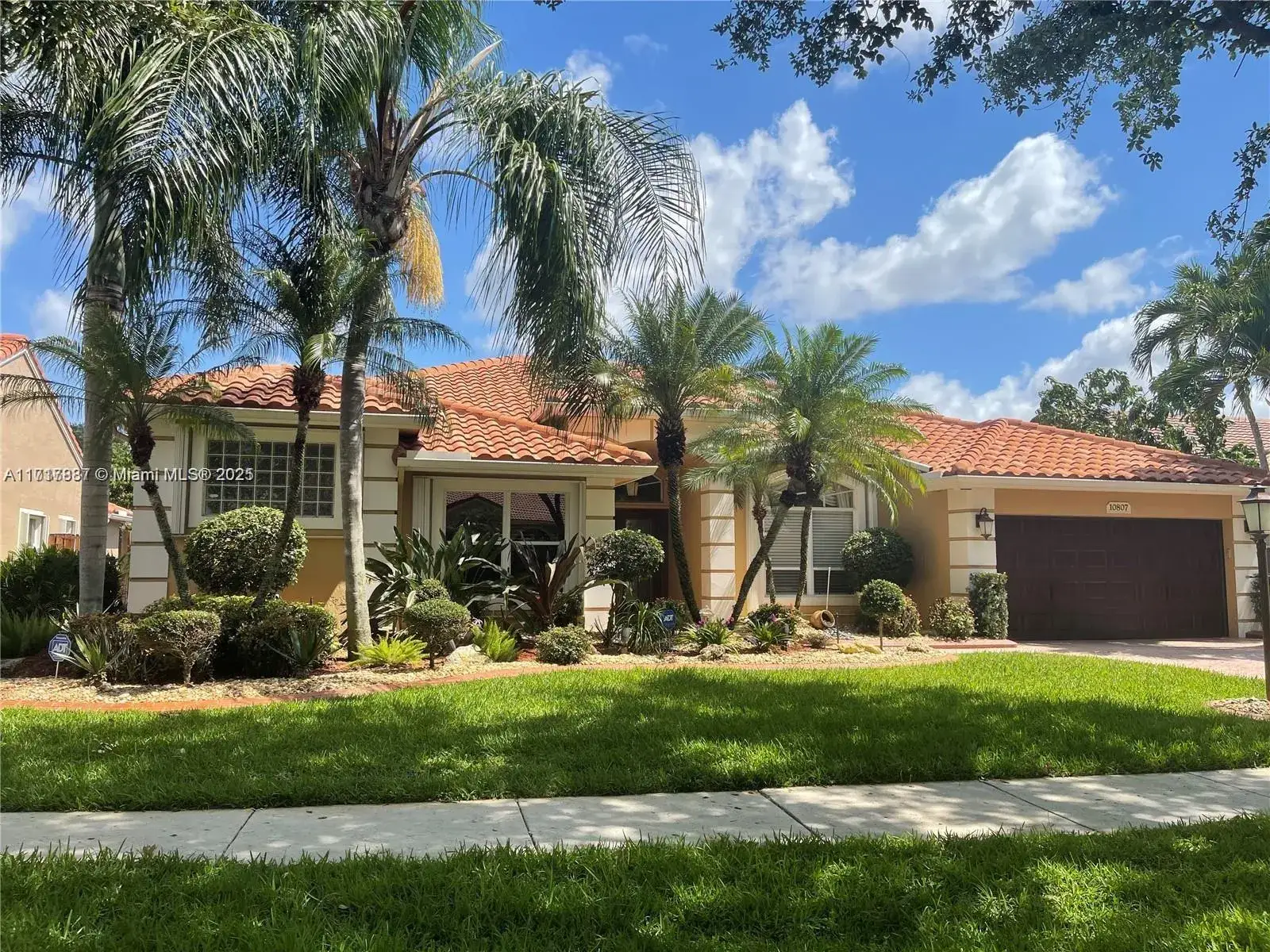 4 bedroom 3 bath Residential Lease for rent at 10807 Charleston Pl, Cooper City FL 33026