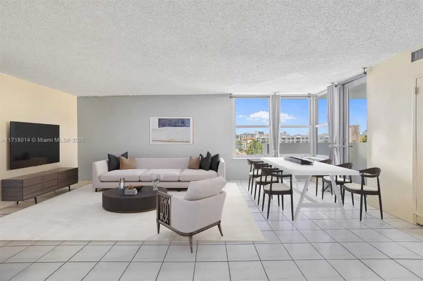 2 bedroom 2 bath Residential for sale at 2899 Collins Ave # 612, Miami Beach FL 33140