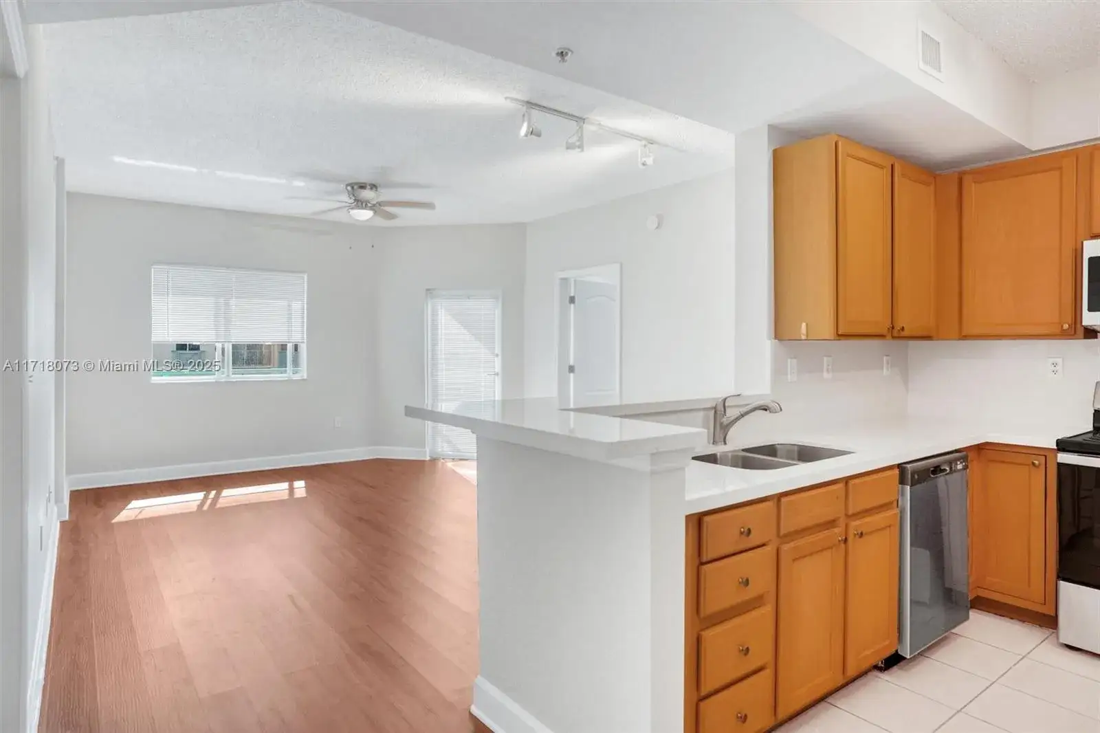2 bedroom 2 bath Residential for sale at 6001 SW 70th St # 640, South Miami FL 33143