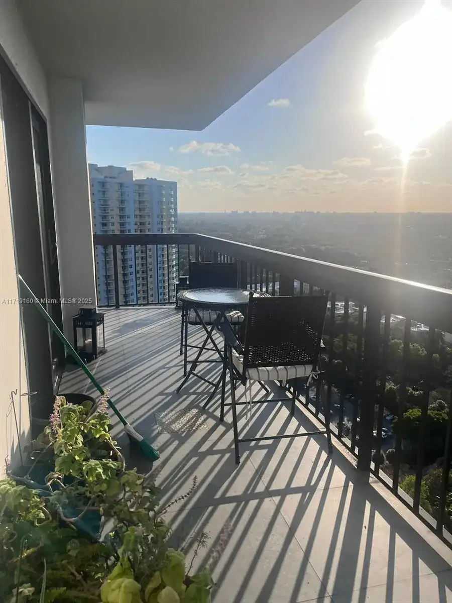 2 bedroom 2 bath Residential for sale at 2333 Brickell Ave # 2616, Miami FL 33129