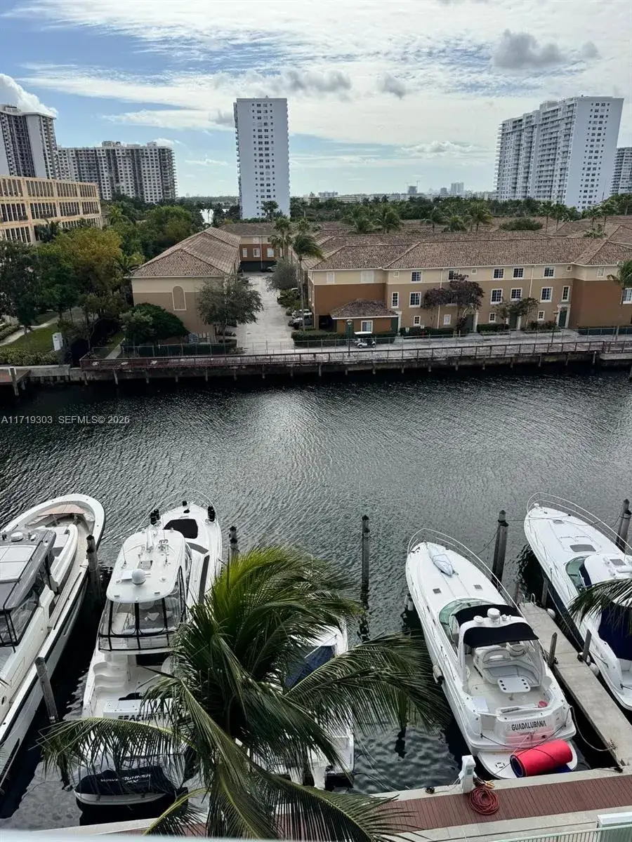 1 bedroom 2 bath Residential for sale at 2950 NE 188th St # 406, Aventura FL 33180