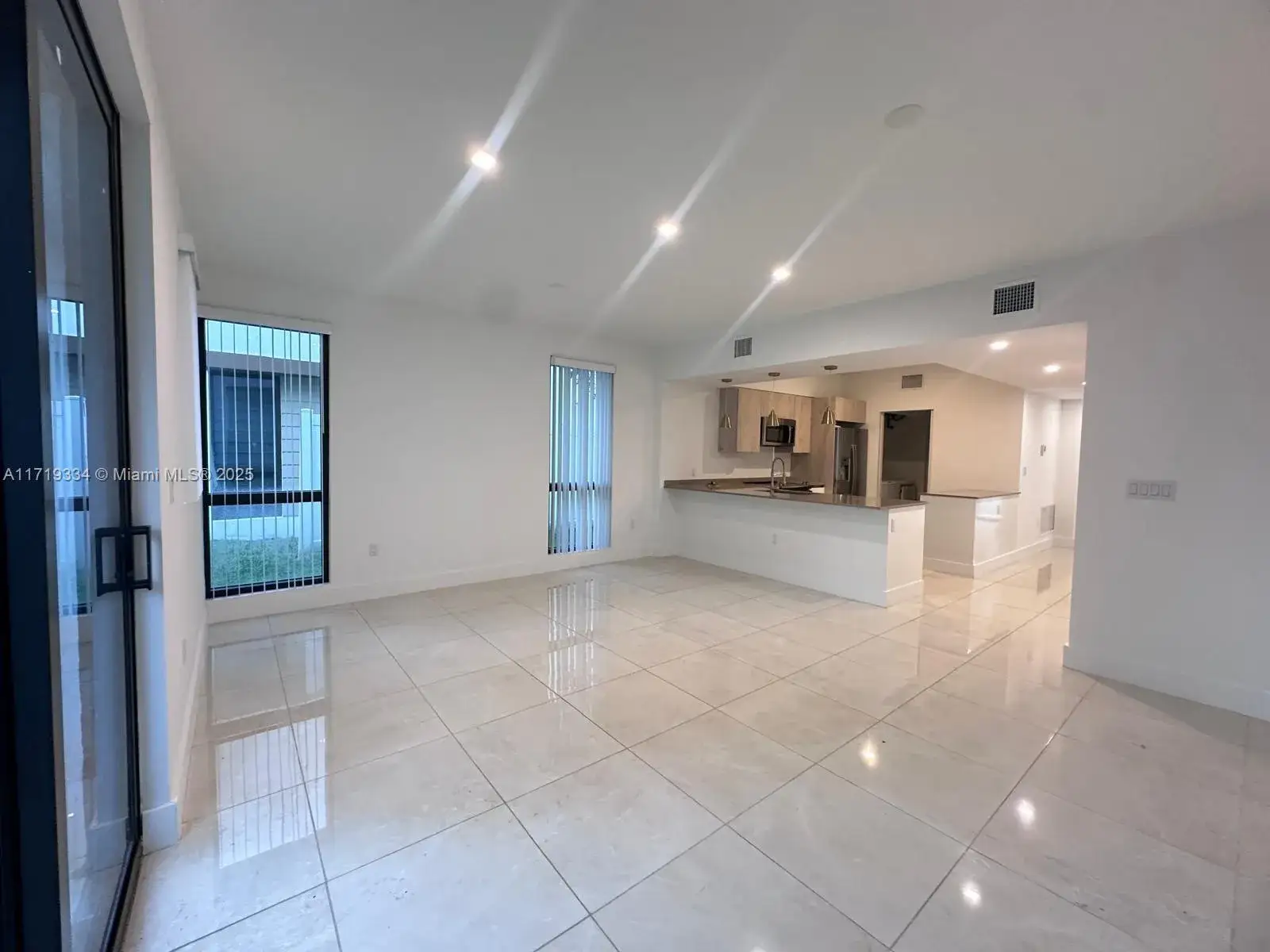 3 bedroom 2 bath Residential Lease for rent at 5481 W Oak Way # 5481, Dania Beach FL 33314