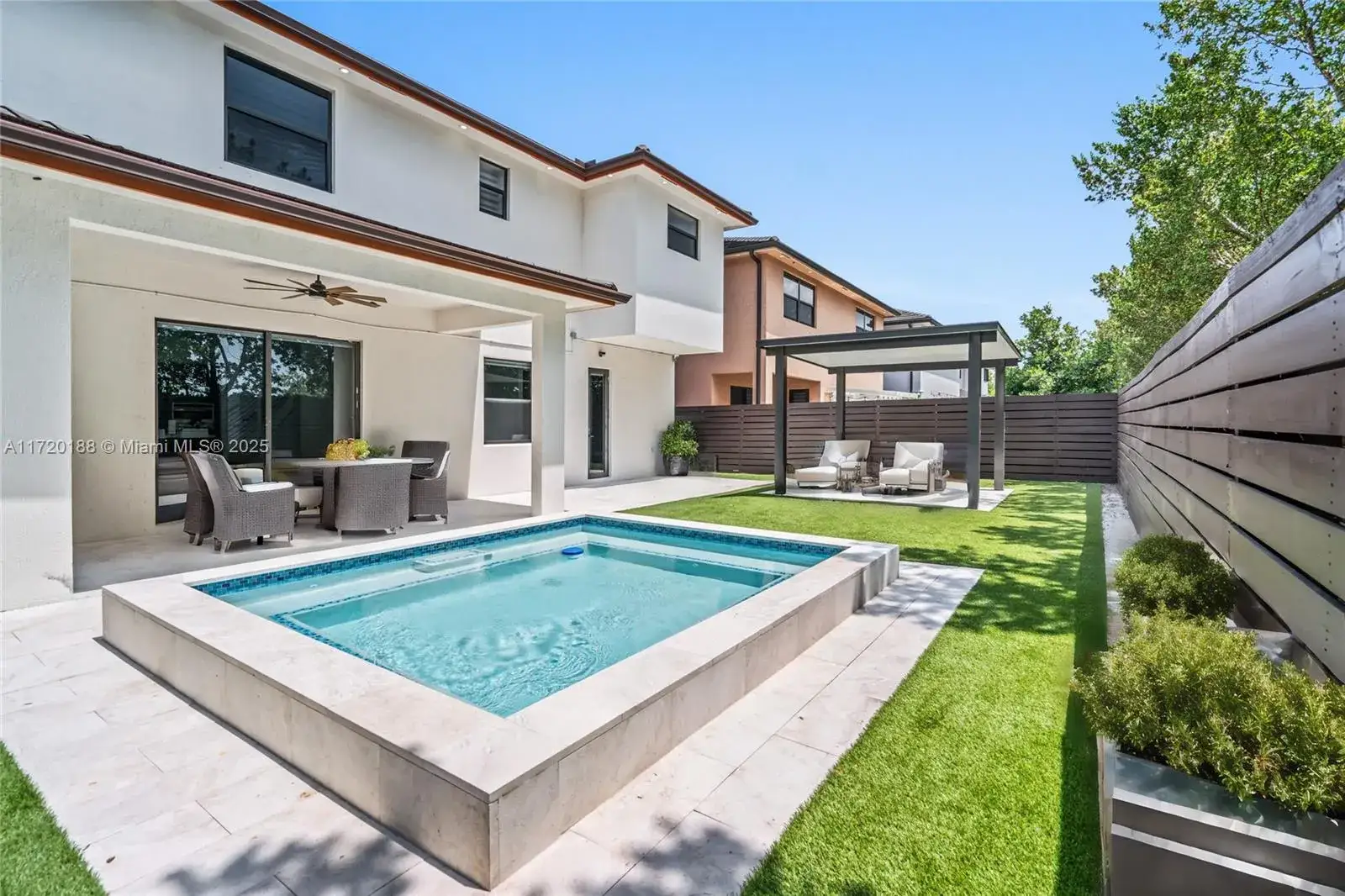 4 bedroom 3 bath Residential for sale at 15603 NW 88th Ave, Miami Lakes FL 33018