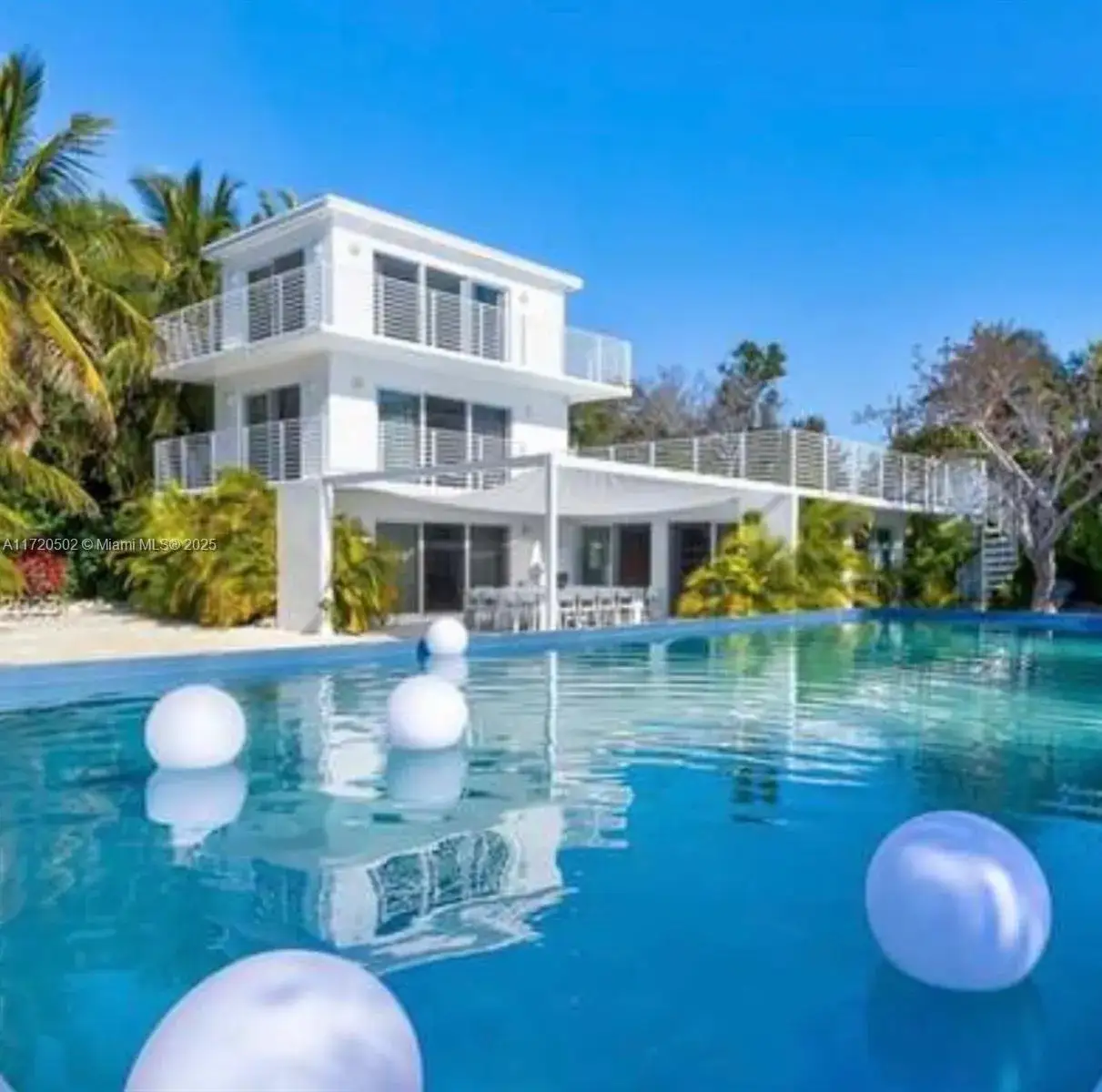 4 bedroom 5 bath Residential for sale at 98701 Overseas Hwy, Key Largo FL 33037
