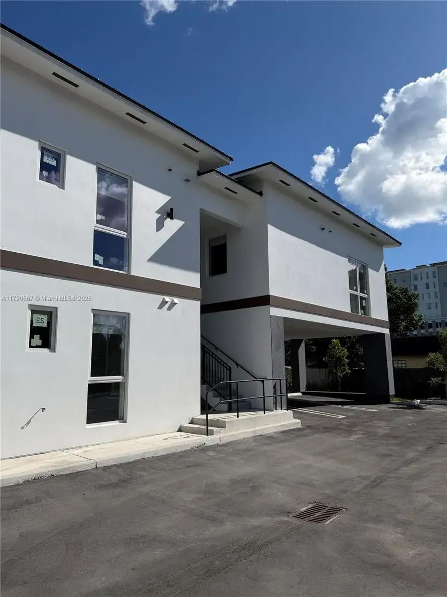 3 bedroom 2 bath Residential Lease for rent at 210 SE 10th St # A, Hallandale Beach FL 33009