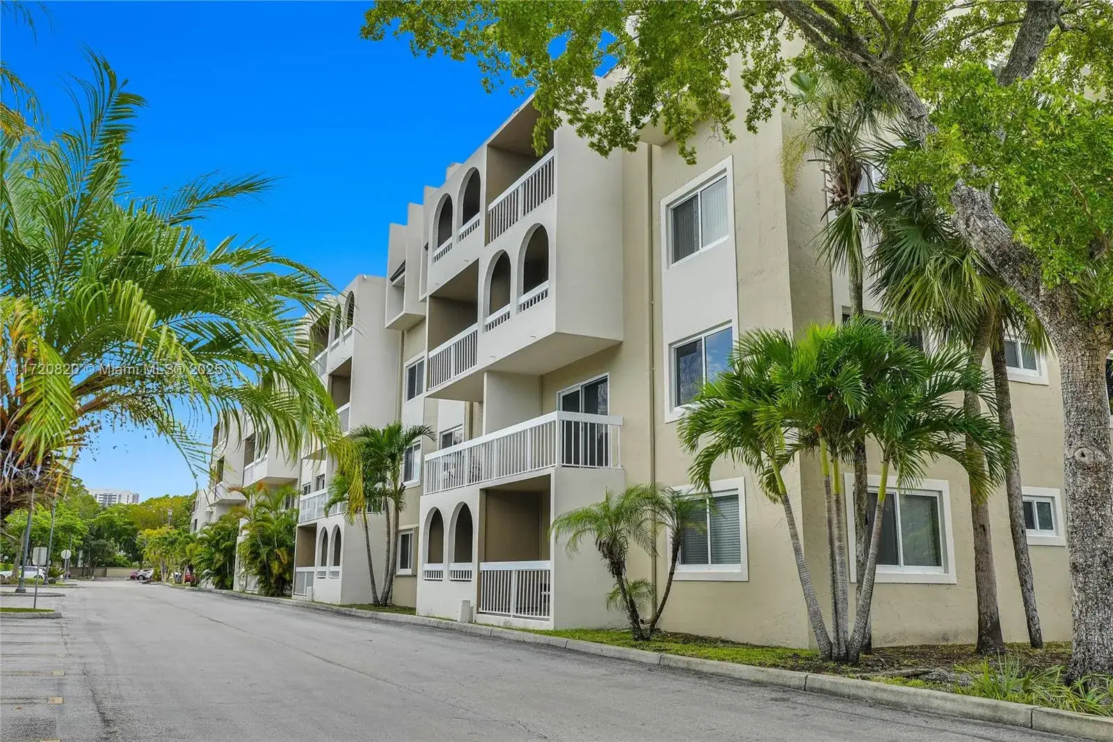 1 bedroom 1 bath Residential for sale at 7865 Camino Real # 115, Miami FL 33143