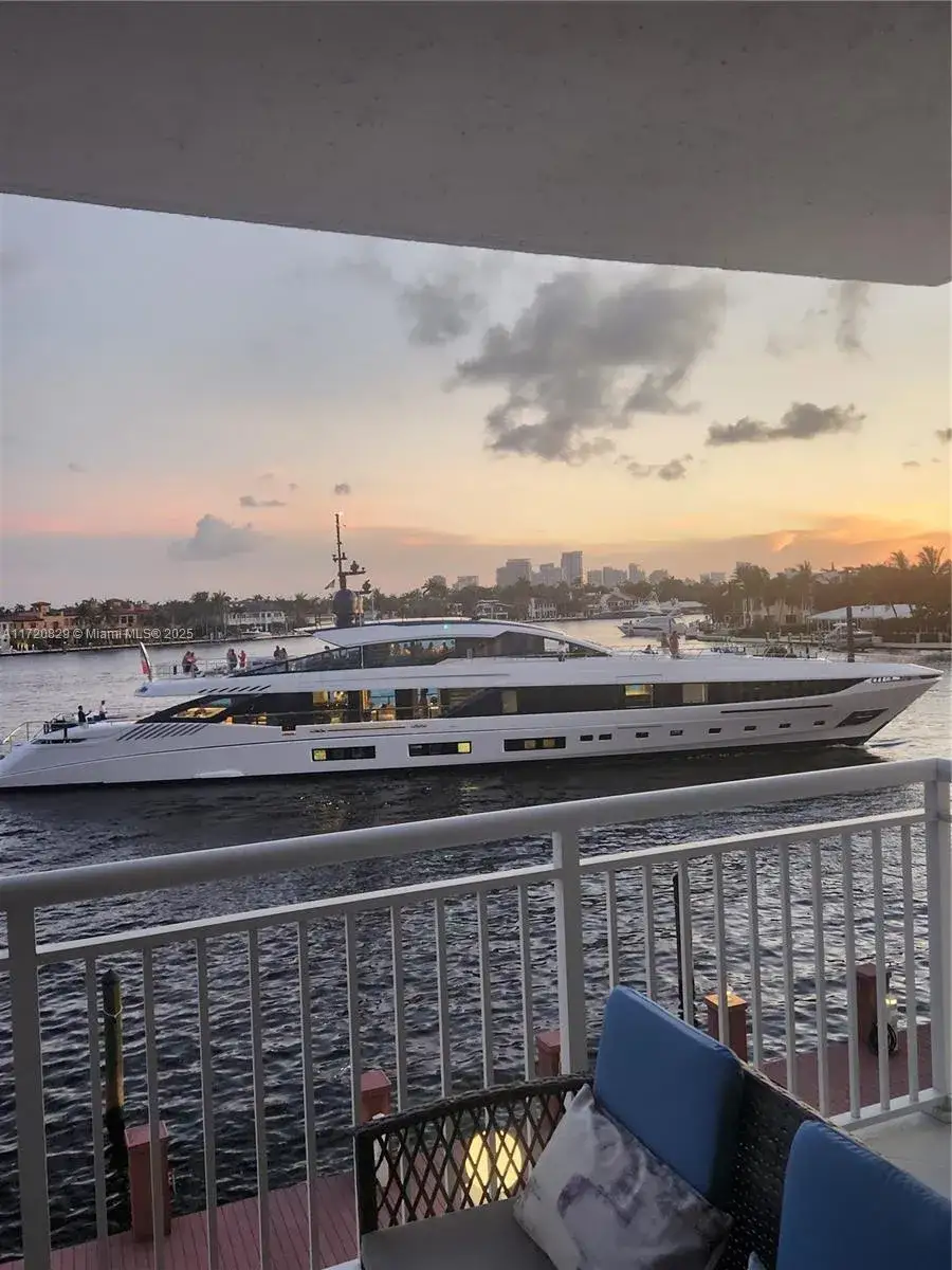 2 bedroom 2 bath Residential for sale at 511 Bayshore Dr # 308, Fort Lauderdale FL 33304