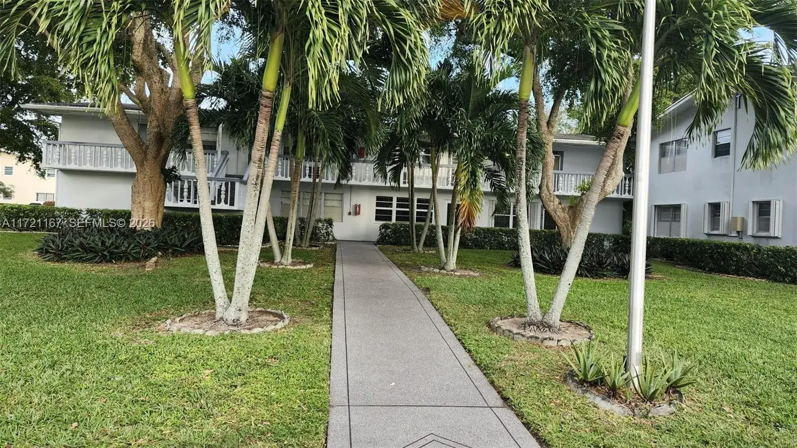 2 bedroom 1 bath Residential for sale at 564 Durham T # 564, Deerfield Beach FL 33442