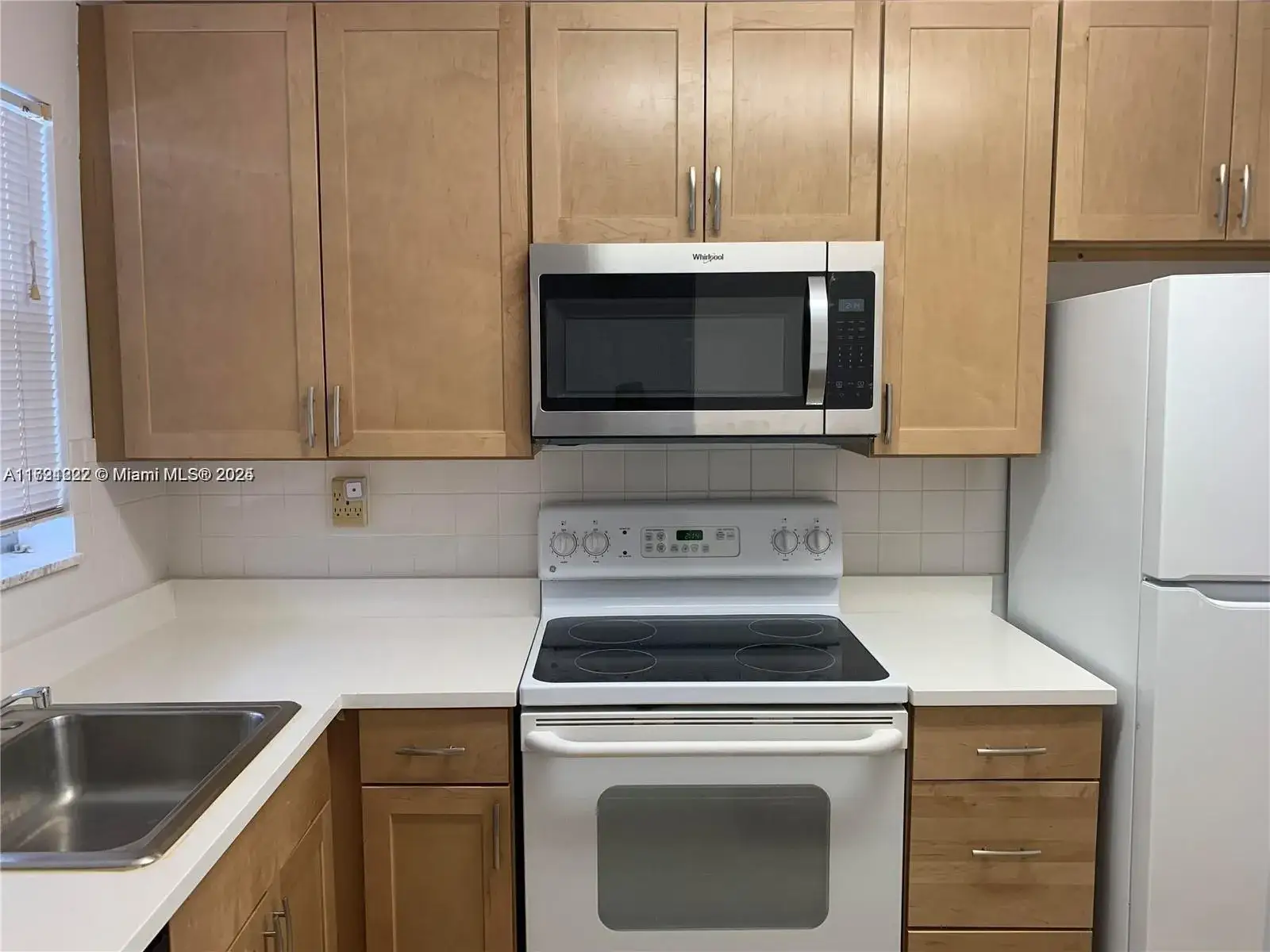 2 bedroom 2 bath Residential for sale at 8435 Sunrise Lakes Blvd # 104, Sunrise FL 33322