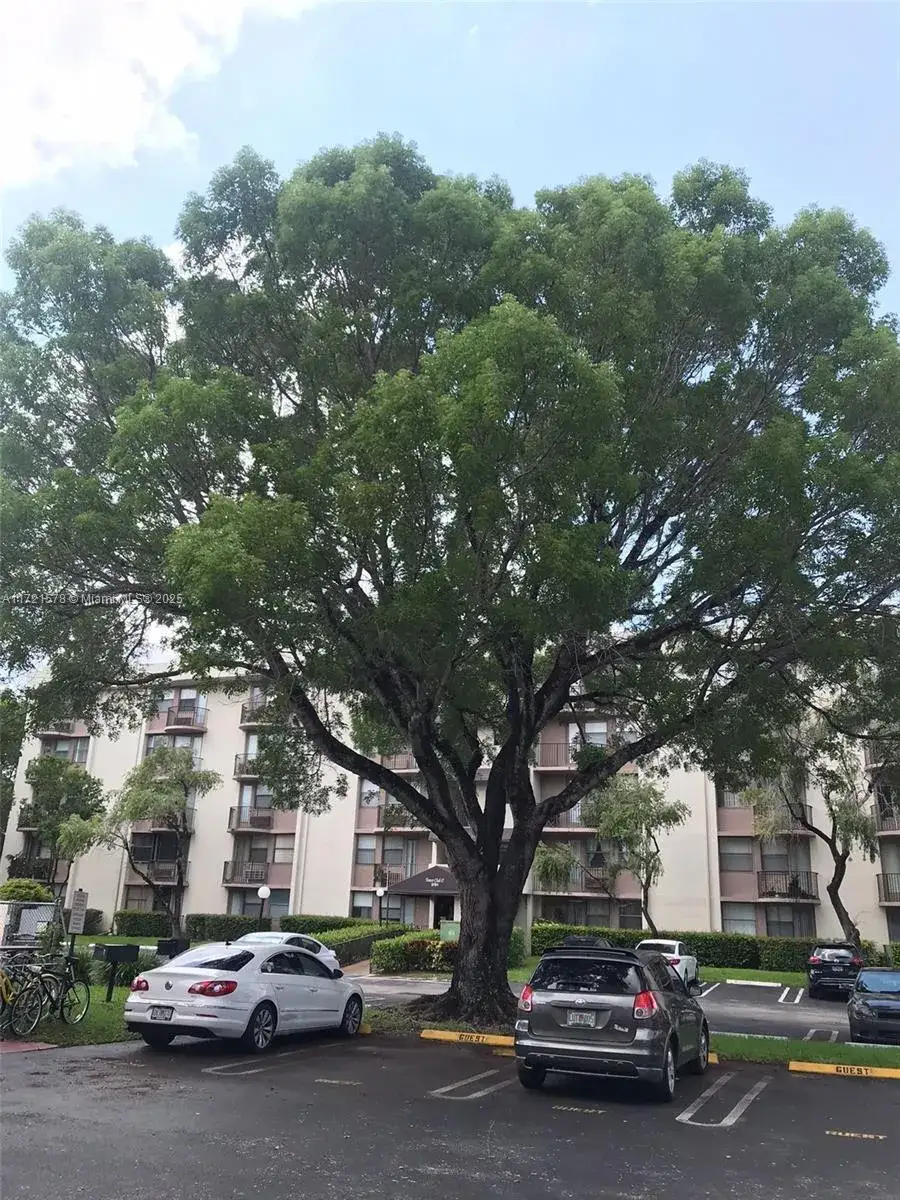 1 bedroom 1 bath Residential for sale at 2701 Riverside Dr # B, Coral Springs FL 33065