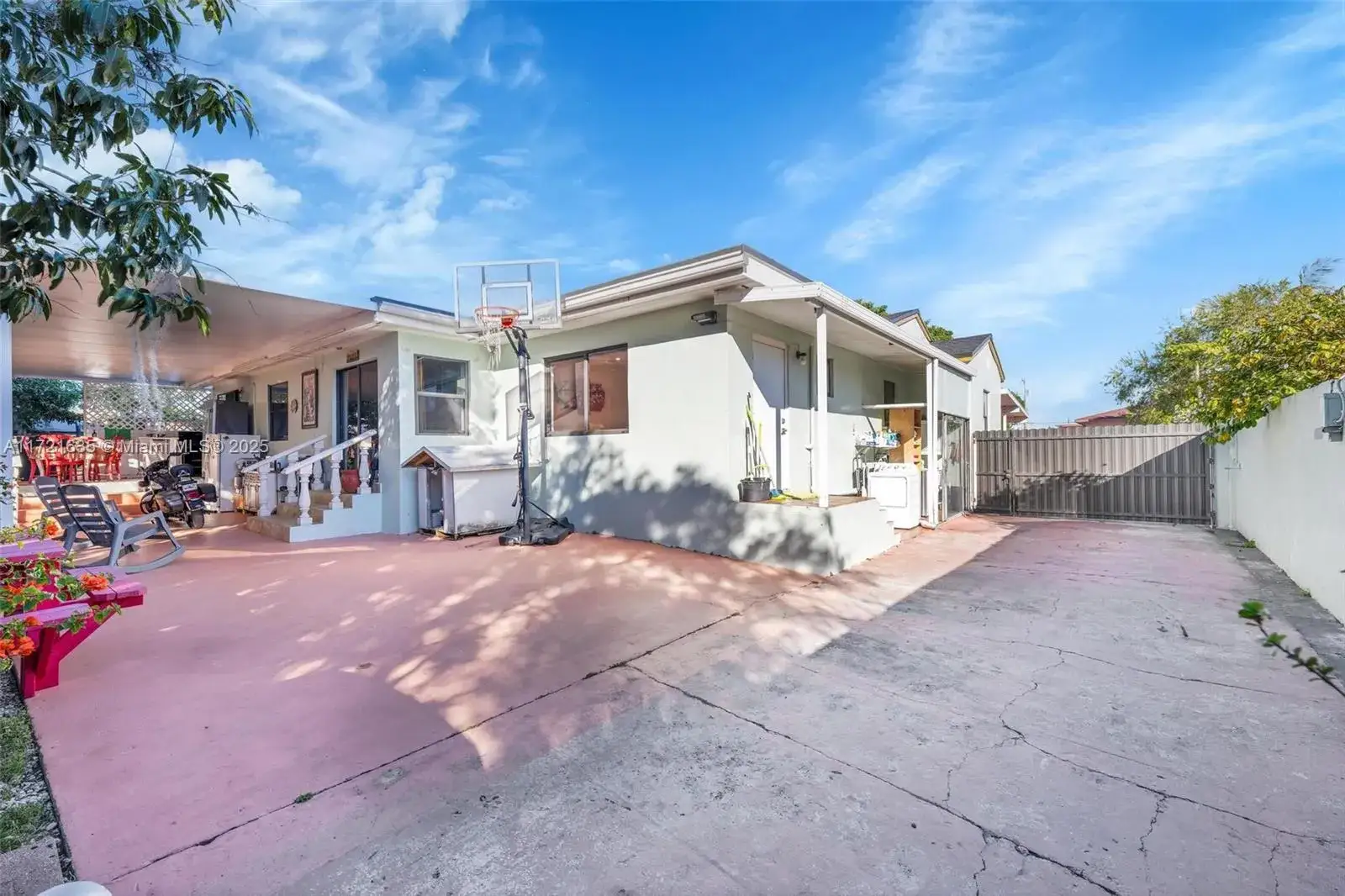 4 bedroom 4 bath Residential for sale at 462 E 39th St, Hialeah FL 33013