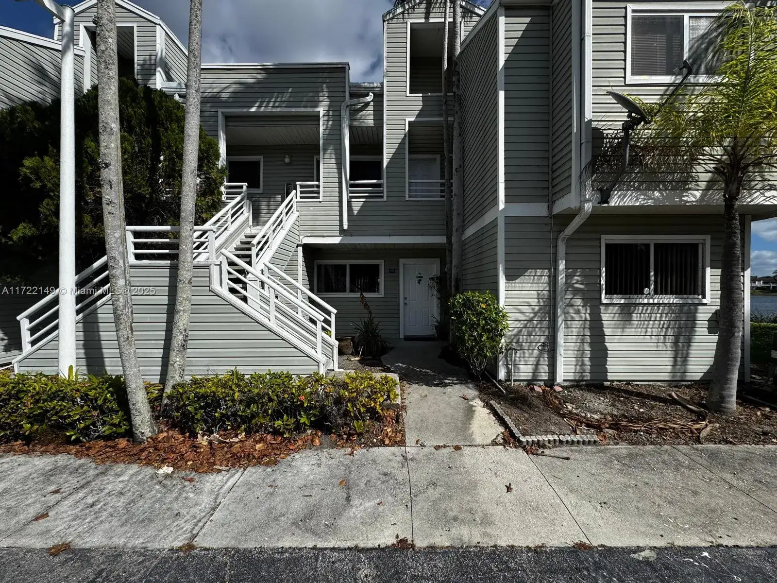 2 bedroom 2 bath Residential for sale at 3437 NW 44th St # 208, Oakland Park FL 33309
