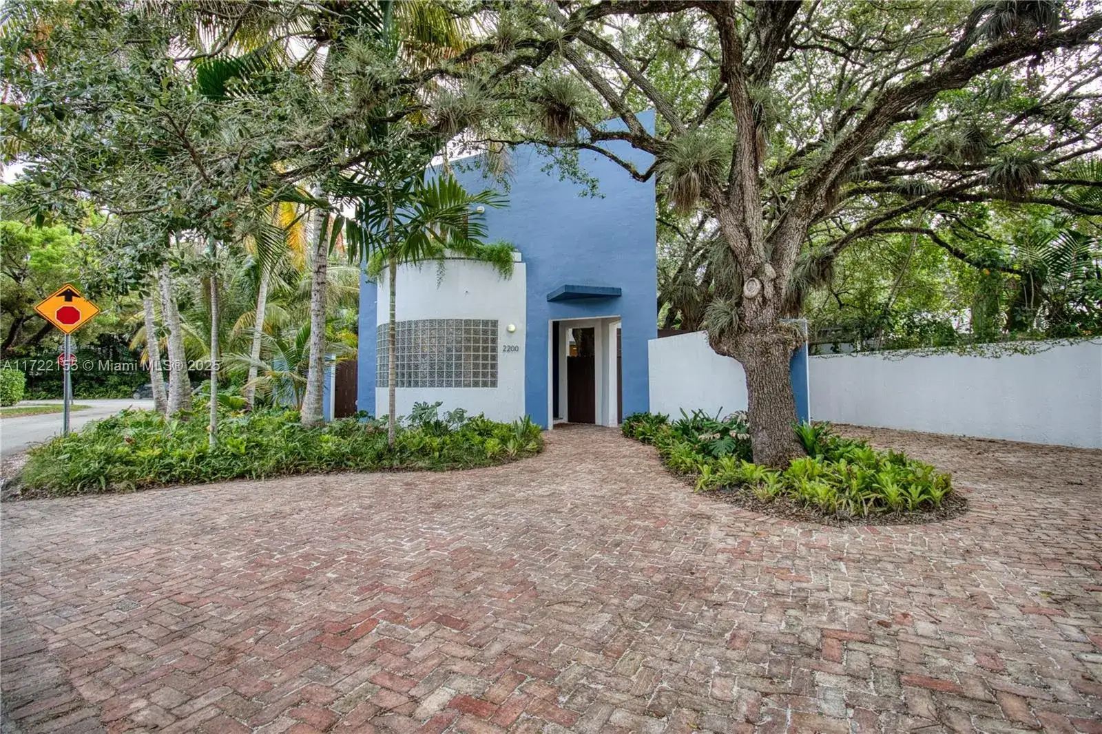 3 bedroom 3 bath Residential Lease for rent at 2200 Lincoln Ave, Miami FL 33133